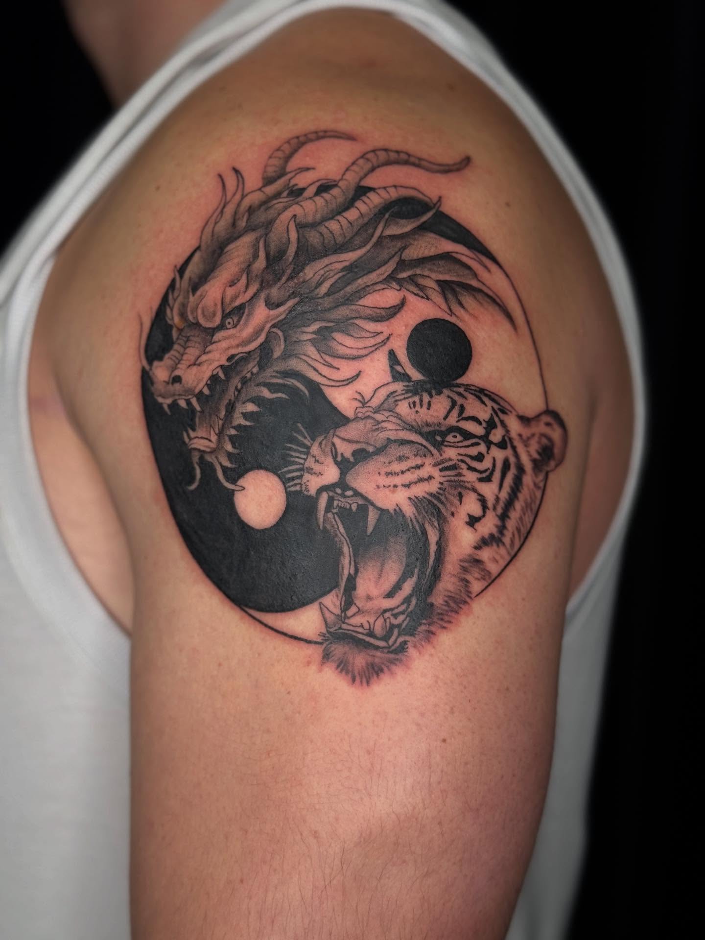 Dragon and tiger realism tattoo on the shoulder by Ashley Hsiung *Panda*