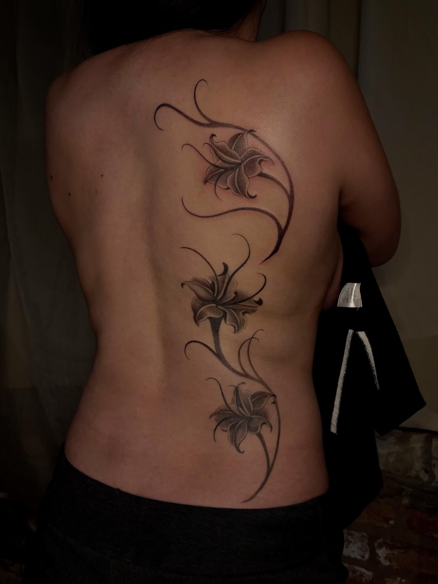 Lilies black and grey tattoo on the back by Nayoung, San Francisco, California