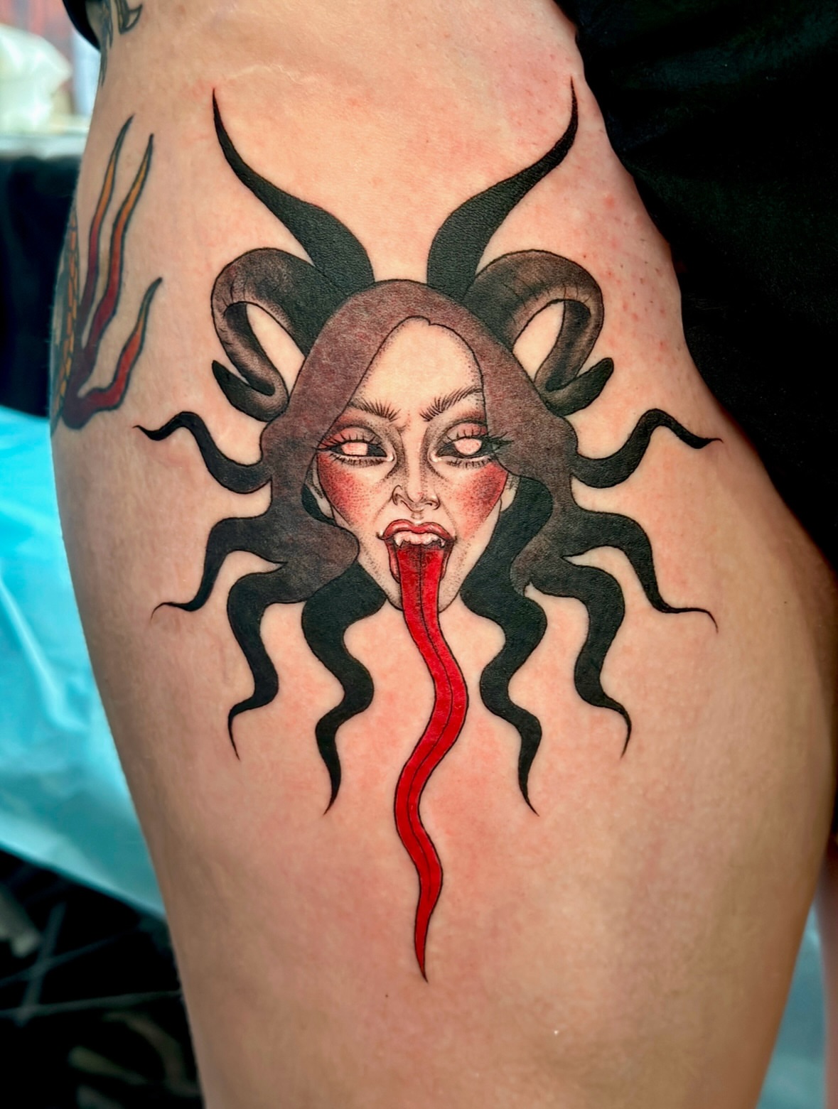 Medusa dark realism tattoo on the thigh by Fernanda Machado