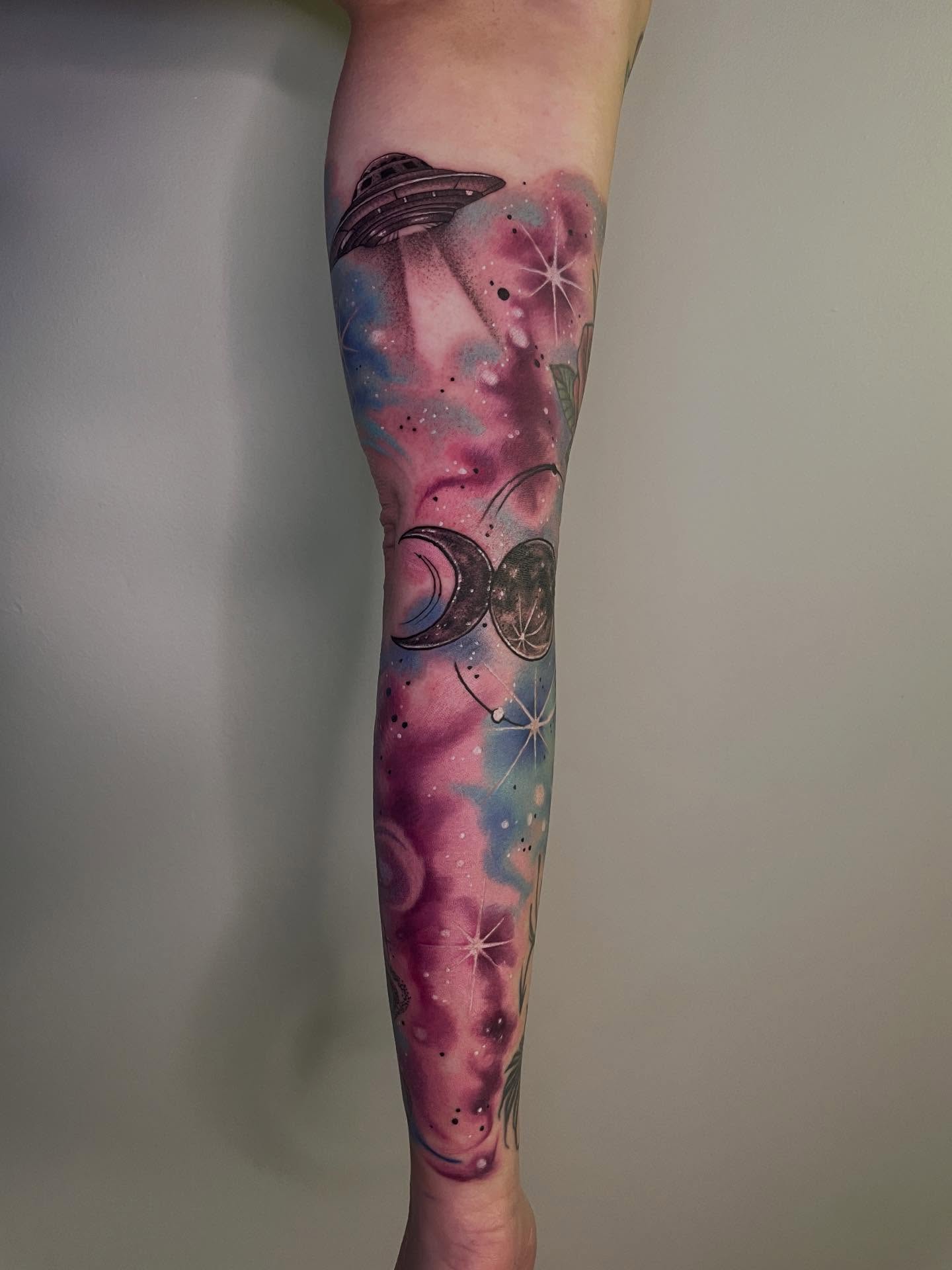 Tattoo by @karenm_tattoos — dotwork, new_school
