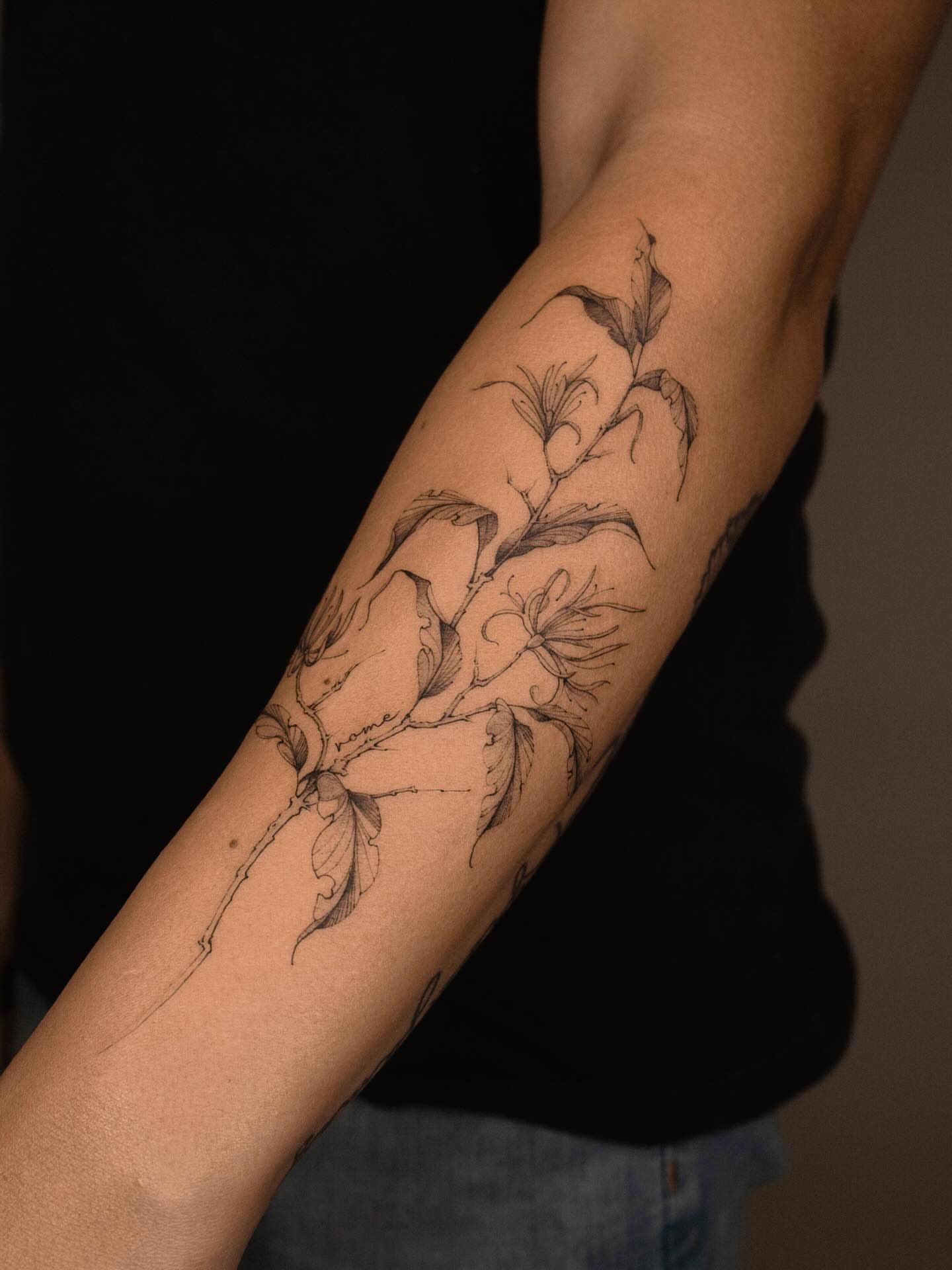Flower and leaves black and grey tattoo on the forearm by ๐๐๐ฆ ๐๐ ๐ฎ๐ฒ๐๐ง