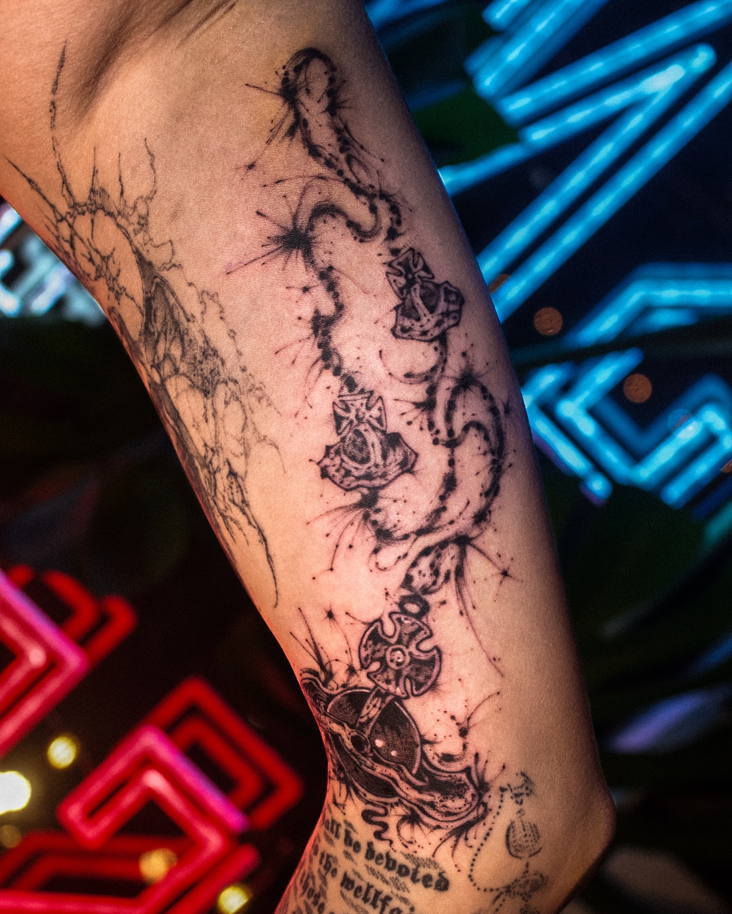 Abstract design dotwork tattoo on the forearm by мια ѕυη