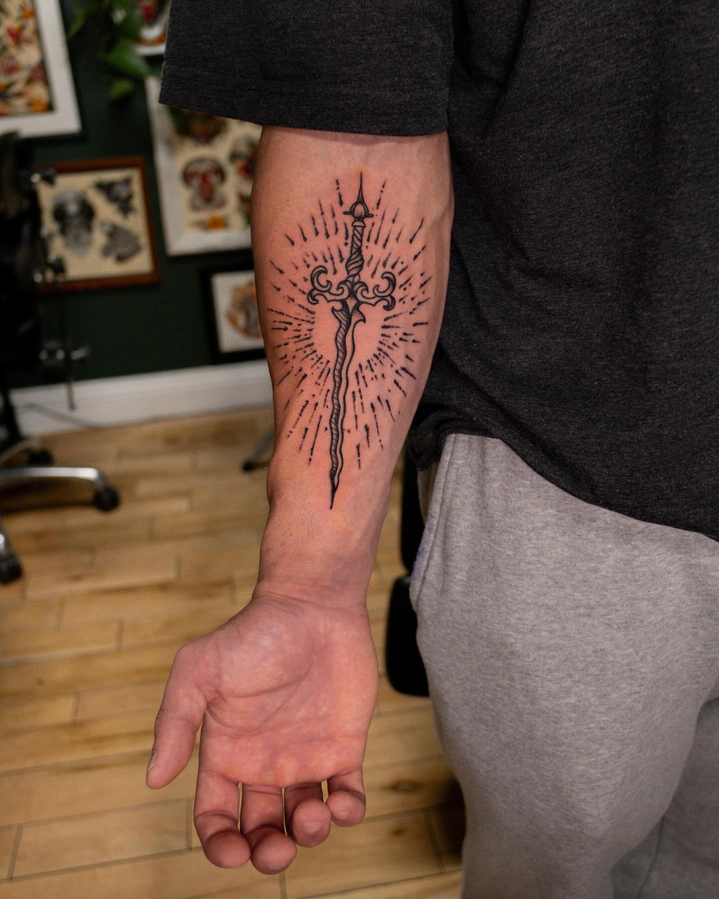 Tattoo by @julinestattoo — black_and_grey