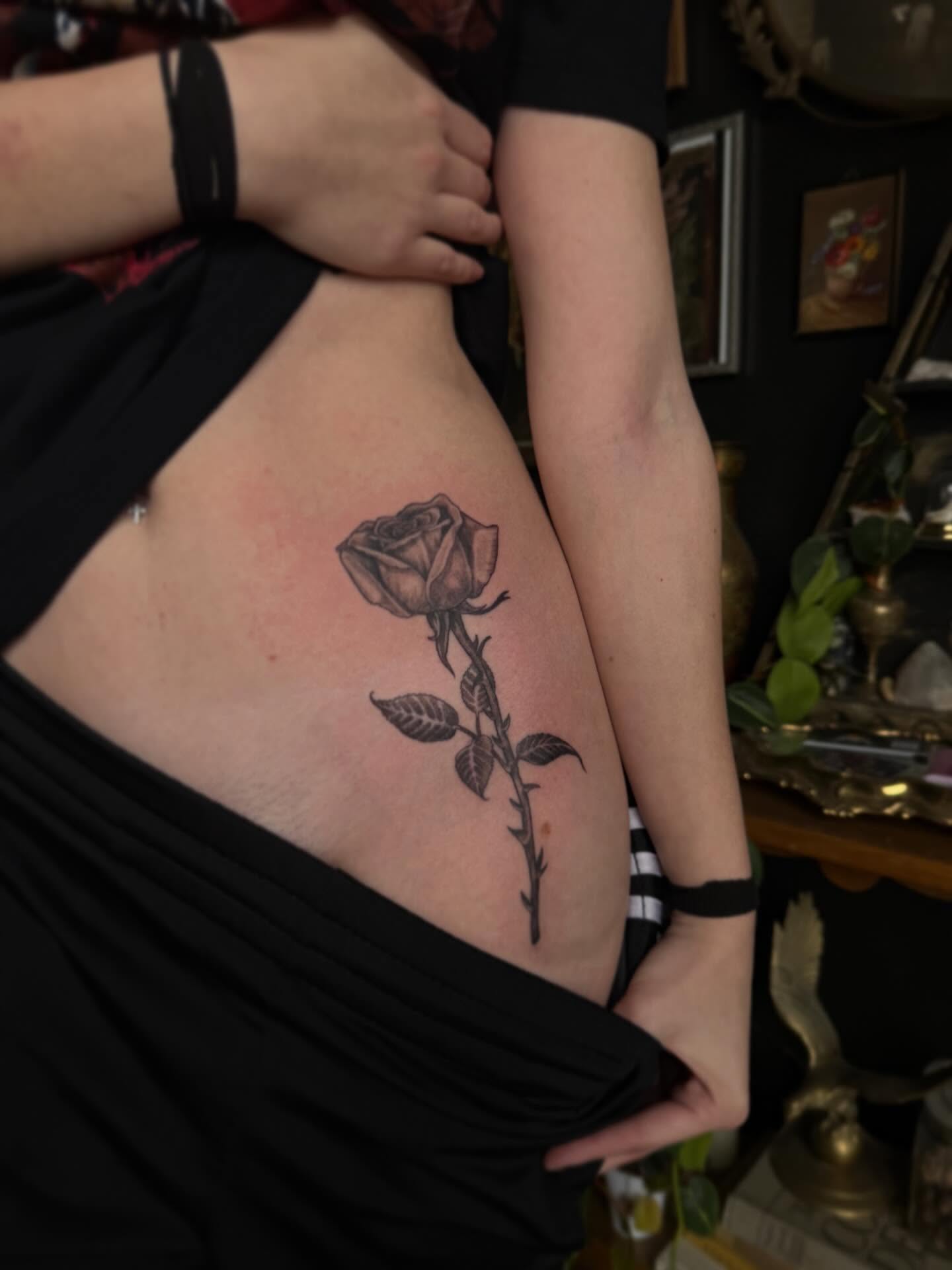 Rose black and grey tattoo on the ribs by Cort Prescott 🕸 OKC Tattoo Artist, Oklahoma City, Oklahoma