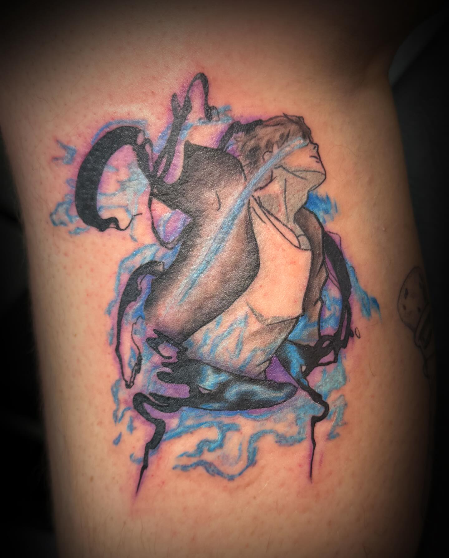 Woman watercolor tattoo on the thigh by sᴋᴇᴛᴄʜᴇᴅ