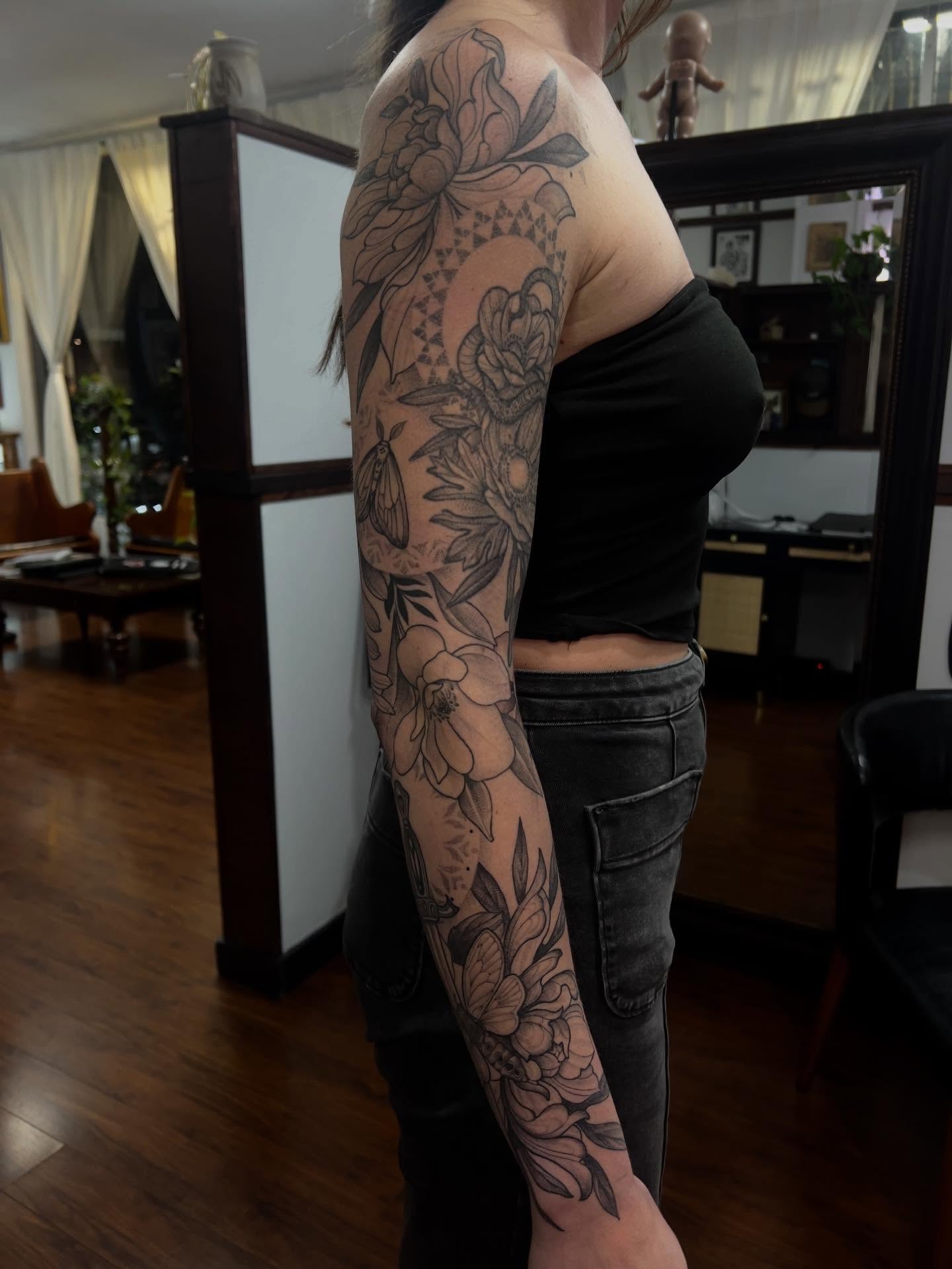 Tattoo by @avreysimone — black_and_grey
