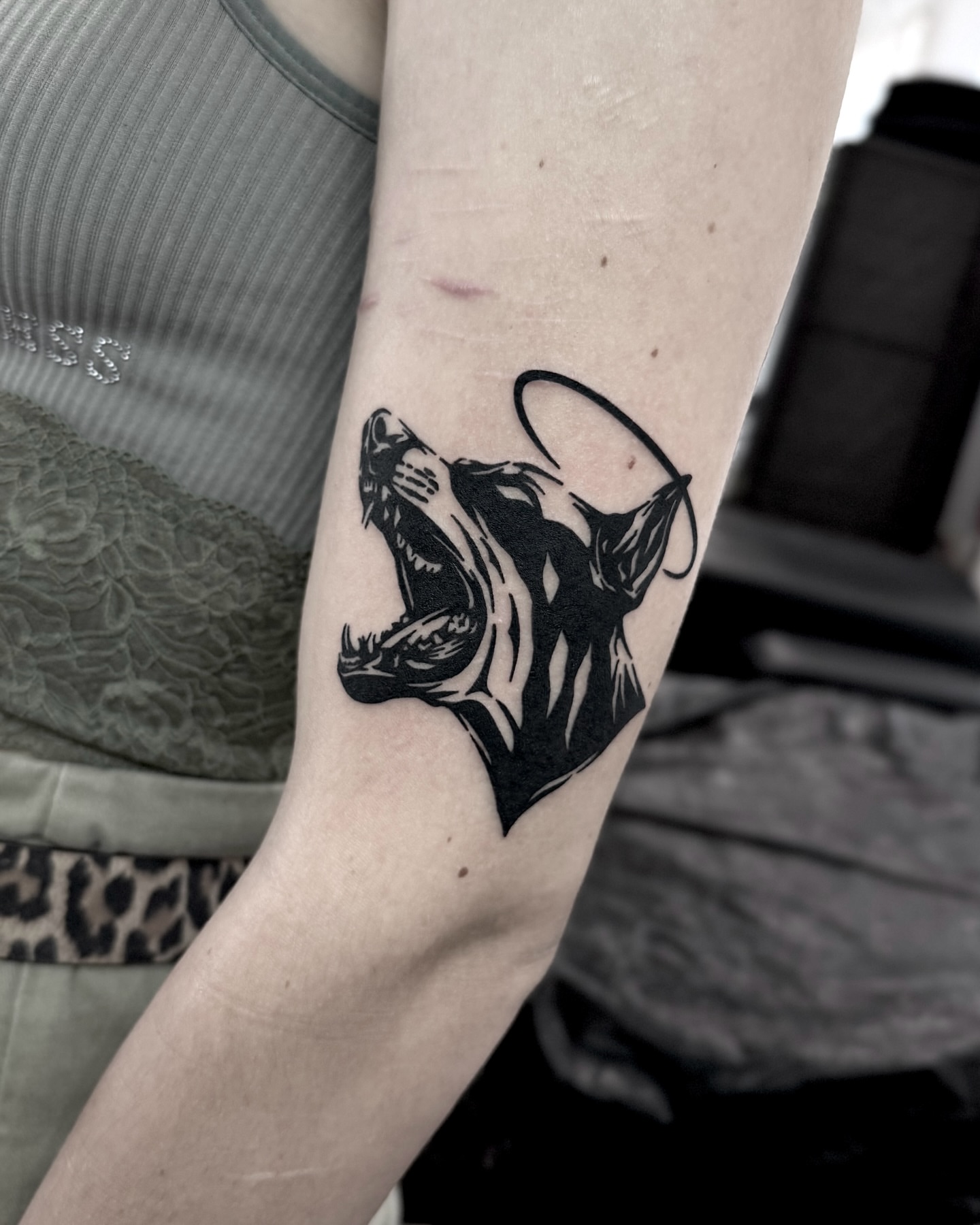 Tattoo by @roniblack_tt — black_and_grey