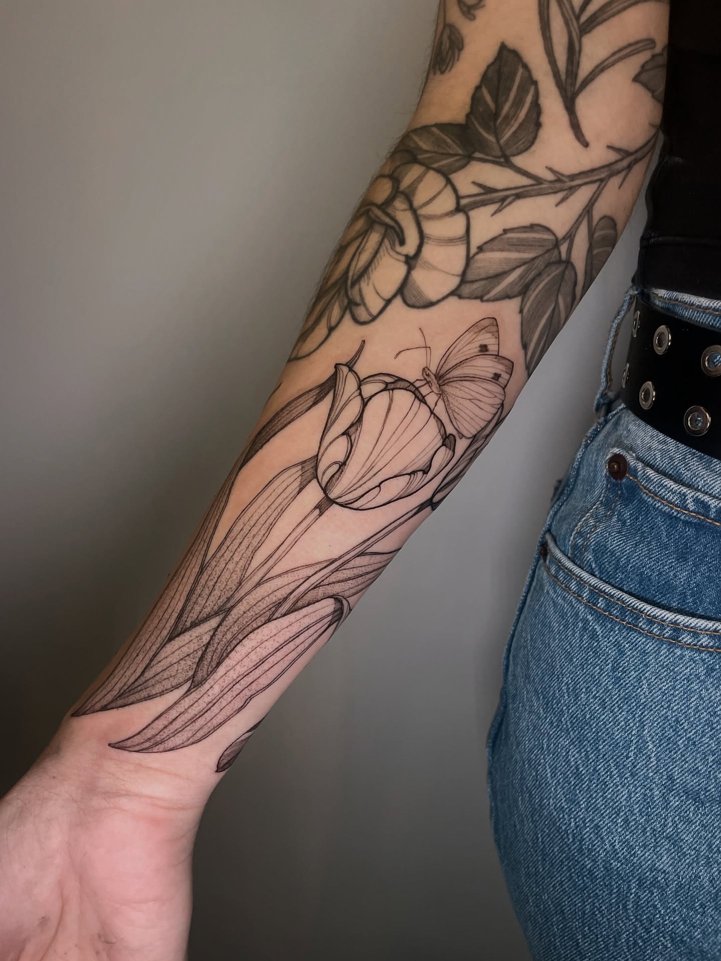 Tattoo by @caroljackytattoos — black_and_grey
