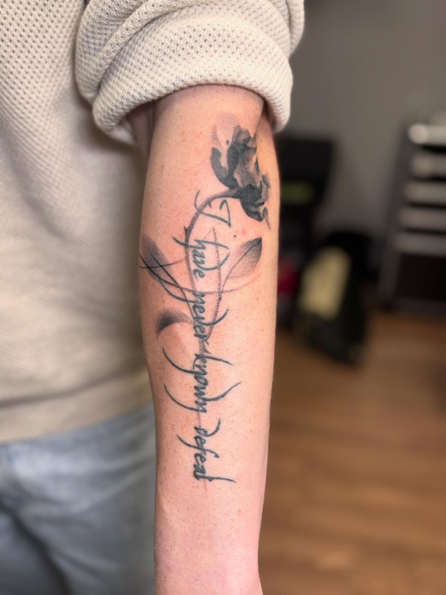 Tattoo by @annaainkk — black_and_grey, fine_line