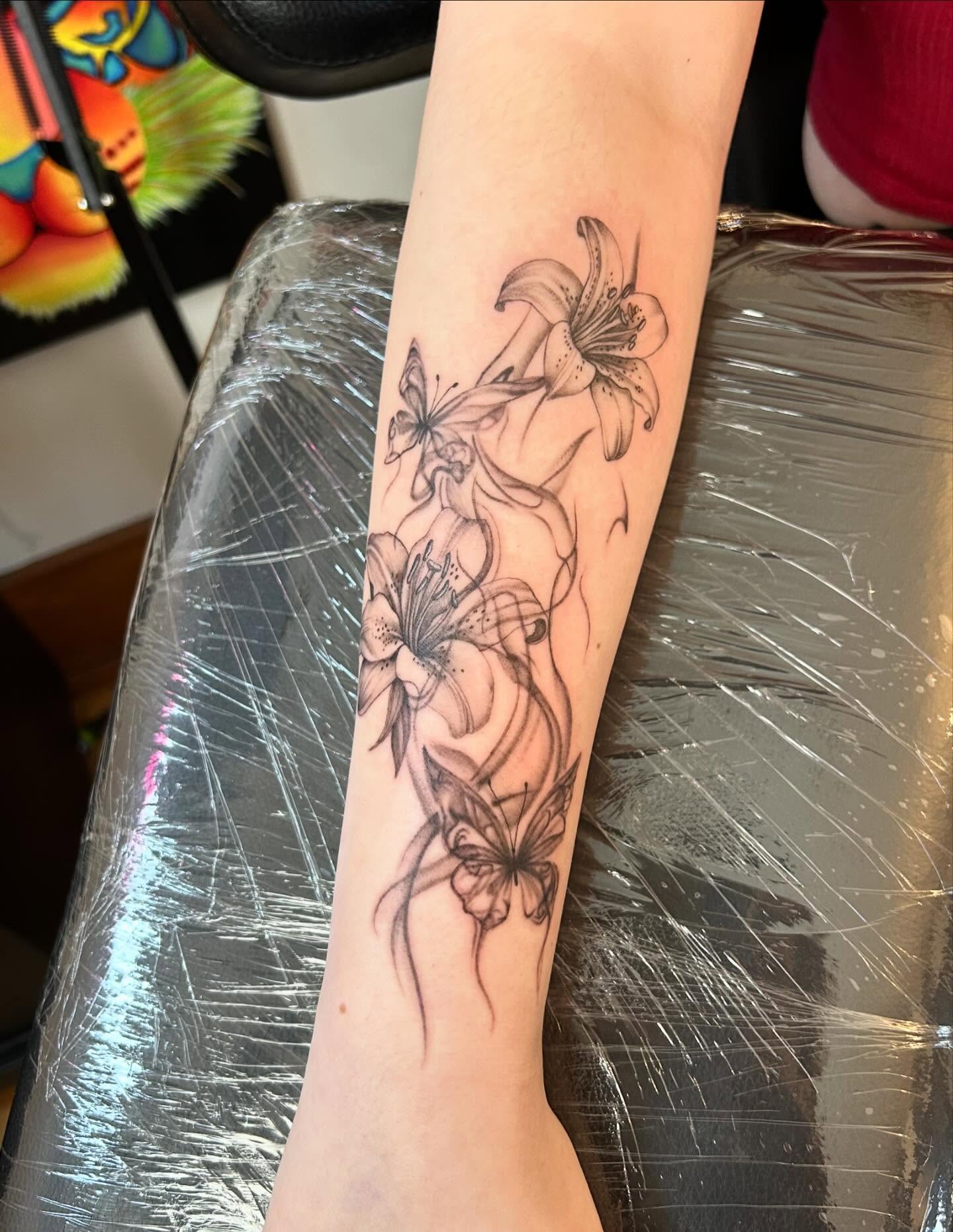 Tattoo by @khloztatz — black_and_grey