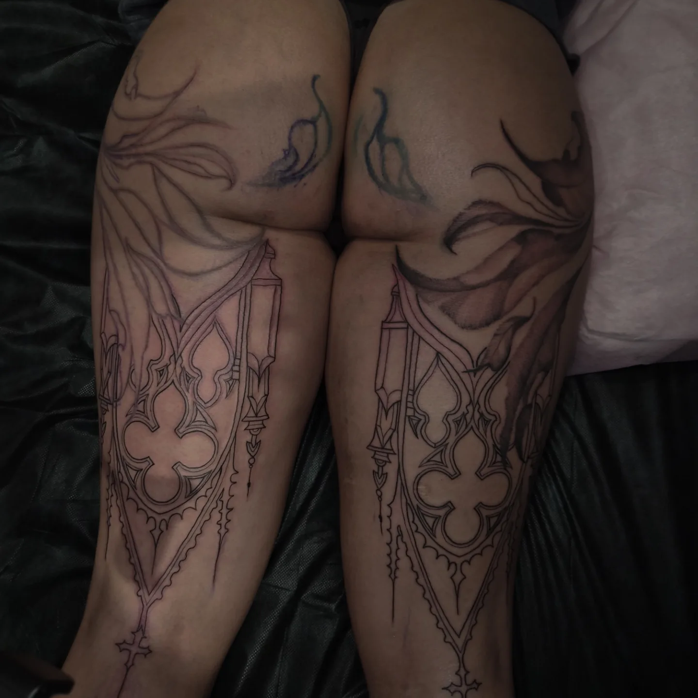 Gothic arches black and grey tattoo on the thigh by Gabrielle Esperanza ☽。⋆