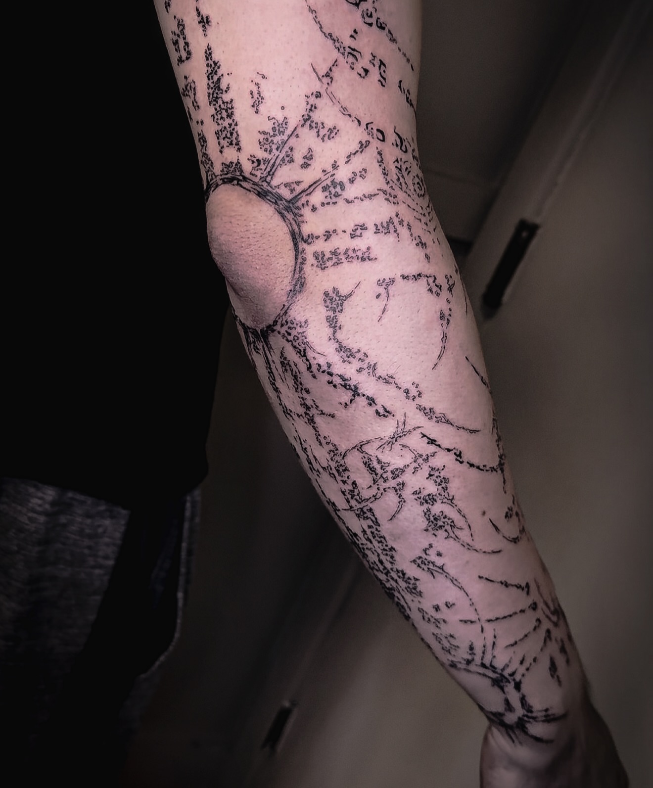 Tattoo by @naviiart โ black_and_grey