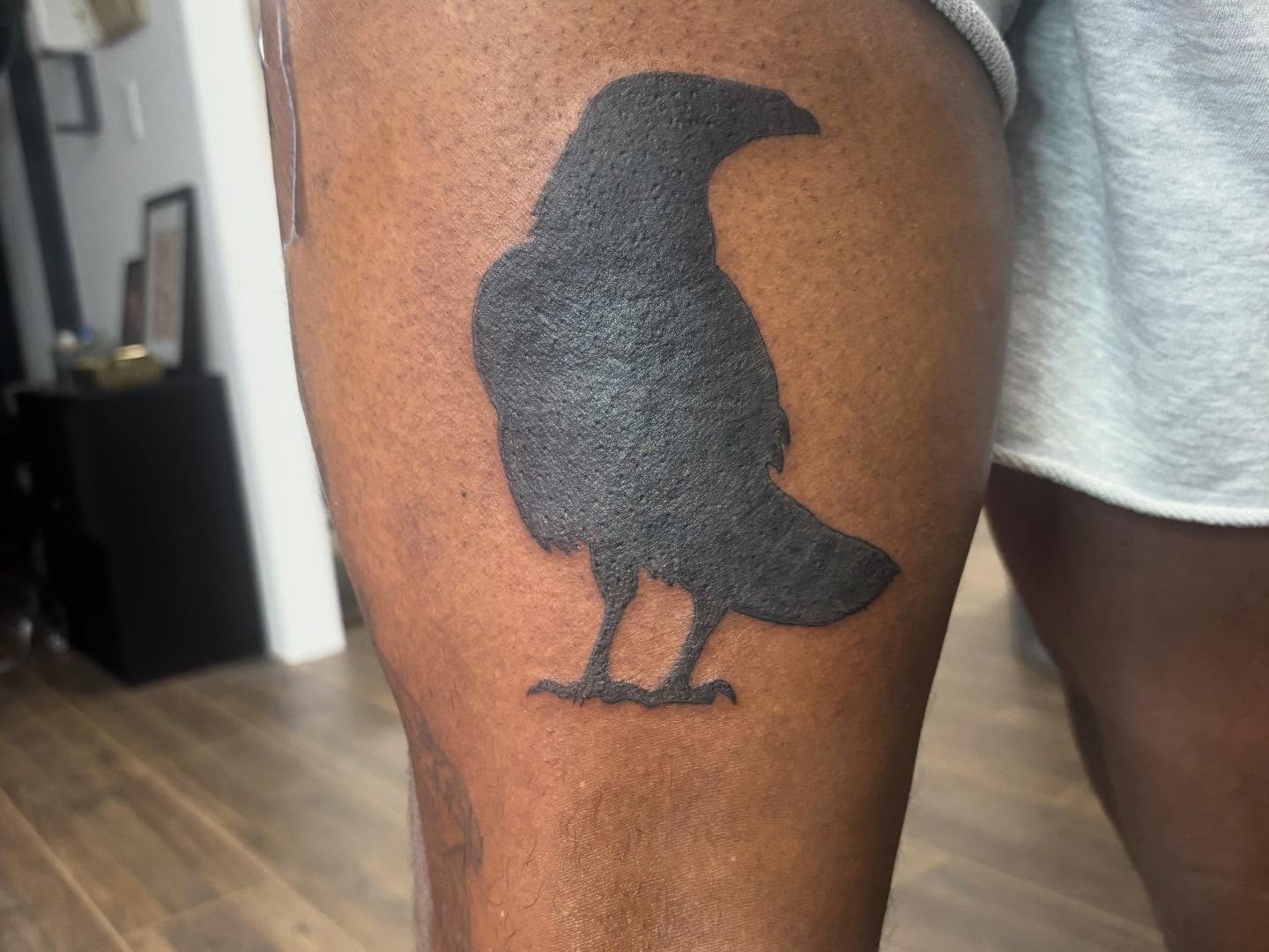 Crow black and grey tattoo on the leg by Mickey