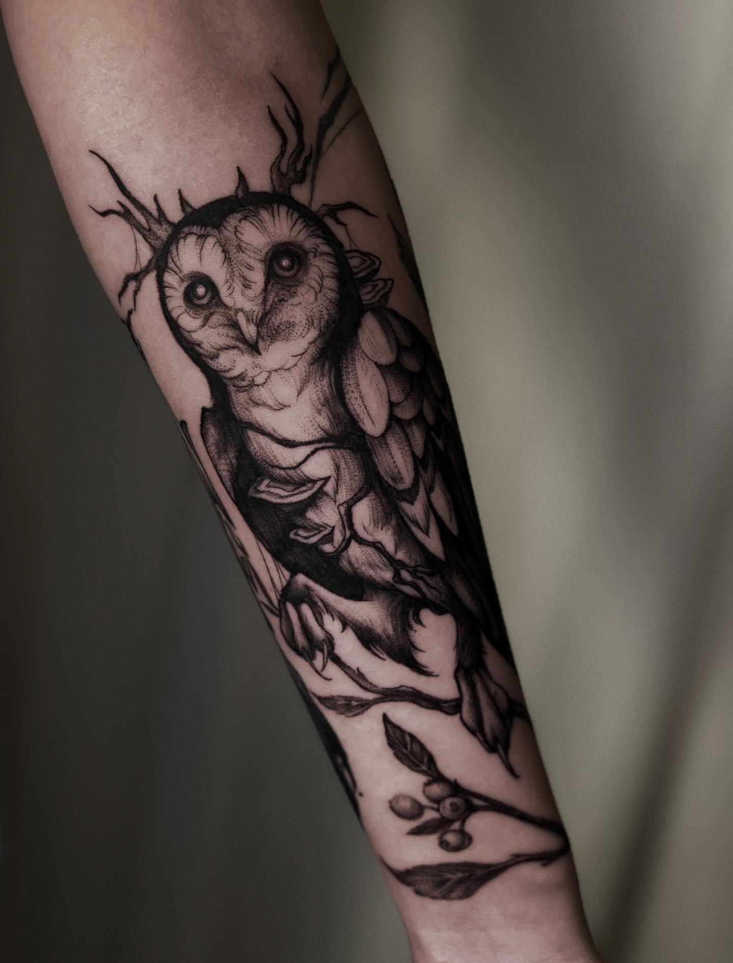 Owl realism tattoo on the forearm by ๐๐ช๐ฒ๐ต๐ฎ๐ ๐๐ช๐ฎ๐ฝ๐