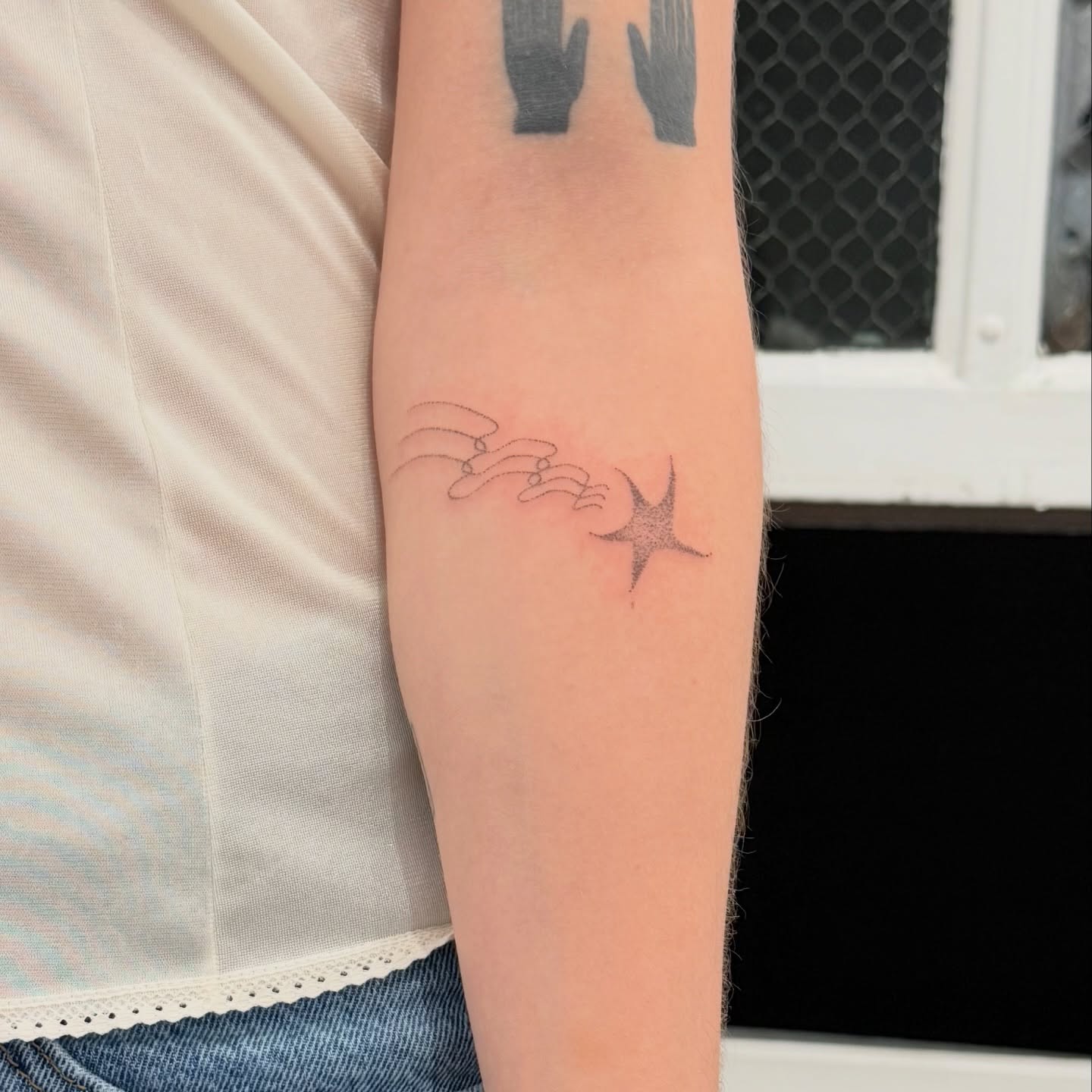 Tattoo by @itsumo.tats — minimalist