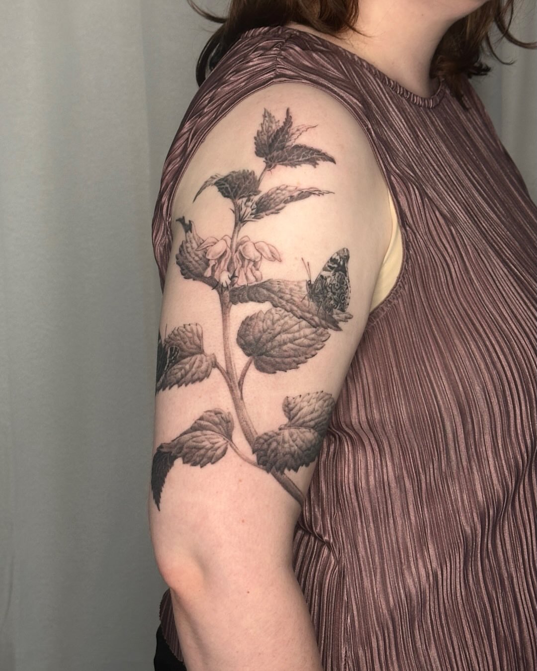 Botanical branch with butterfly realism tattoo on the shoulder by ɪᴍᴏɢᴇɴ 🏳️🌈 sᴇᴀᴛᴛʟᴇ ᴛᴀᴛᴛᴏᴏ ᴀʀᴛɪsᴛ, Seattle, Washington