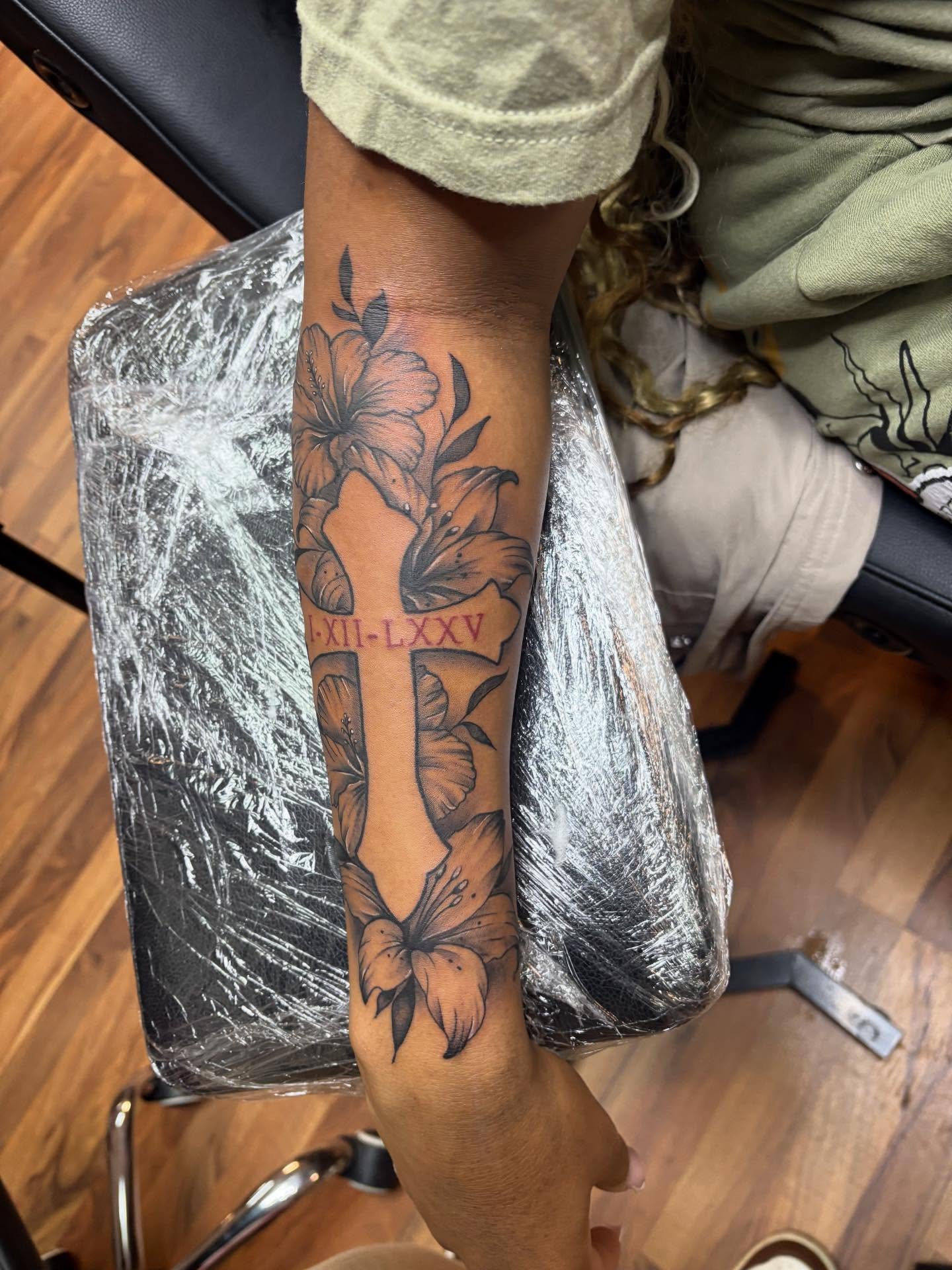 Cross with floral motifs American traditional tattoo on the forearm by 𓂀 𝕊ℍ𝔼𝕃𝕃𝕐 𓂀