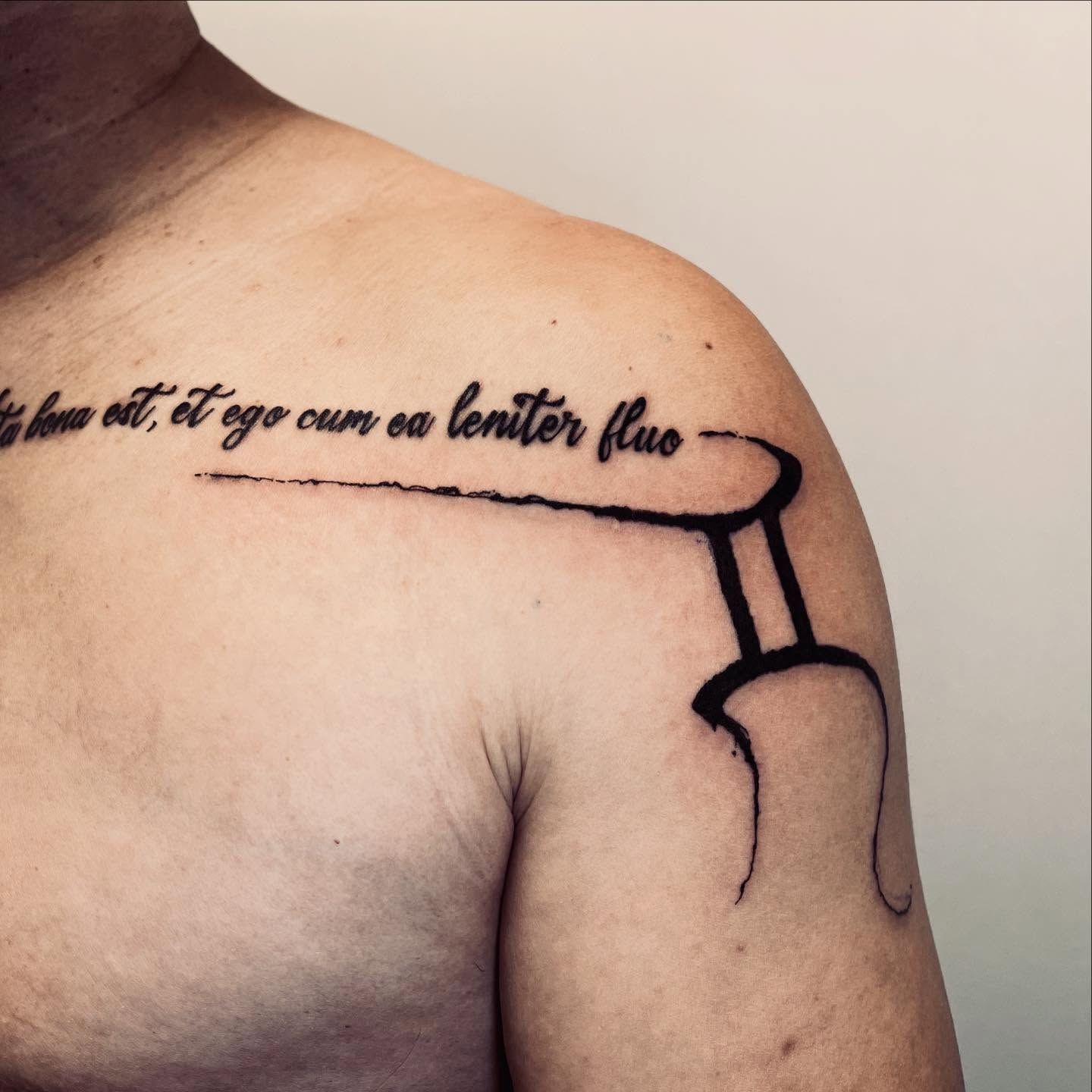 Latin phrase lettering script tattoo on the shoulder by vivian