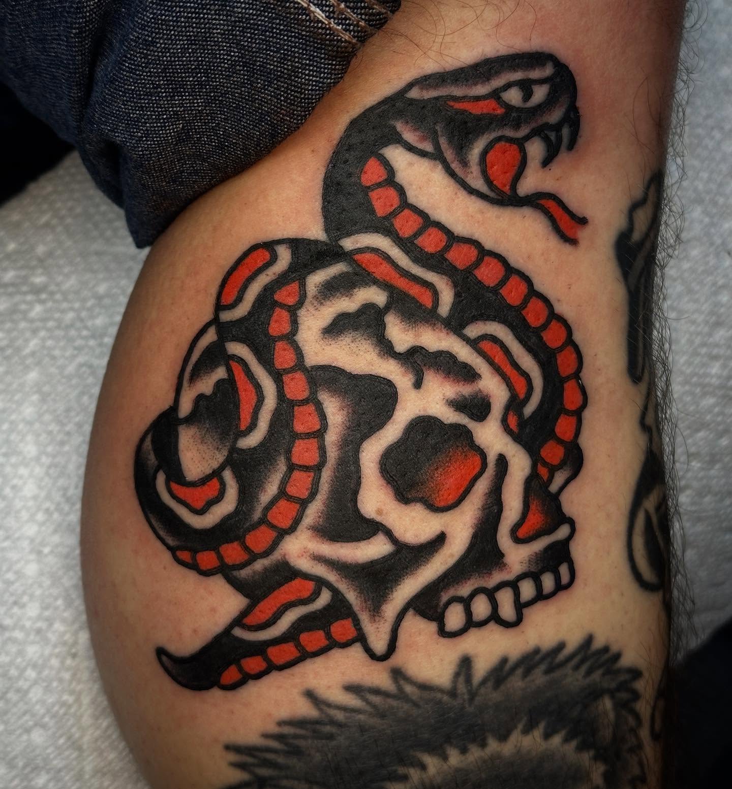 Tattoo by @robavelli — american_traditional