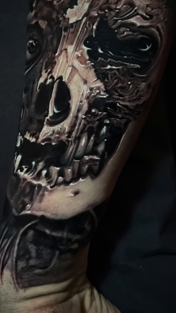 Skull dark realism tattoo by Robert Hernandez