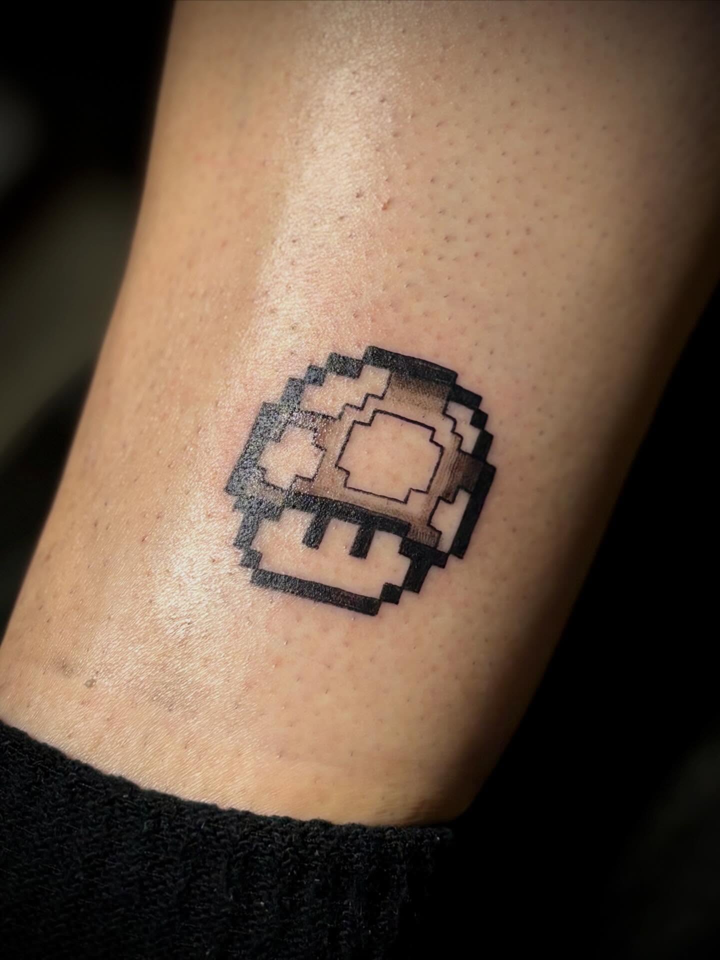 Tattoo by @_vanessa.ink_ β dotwork