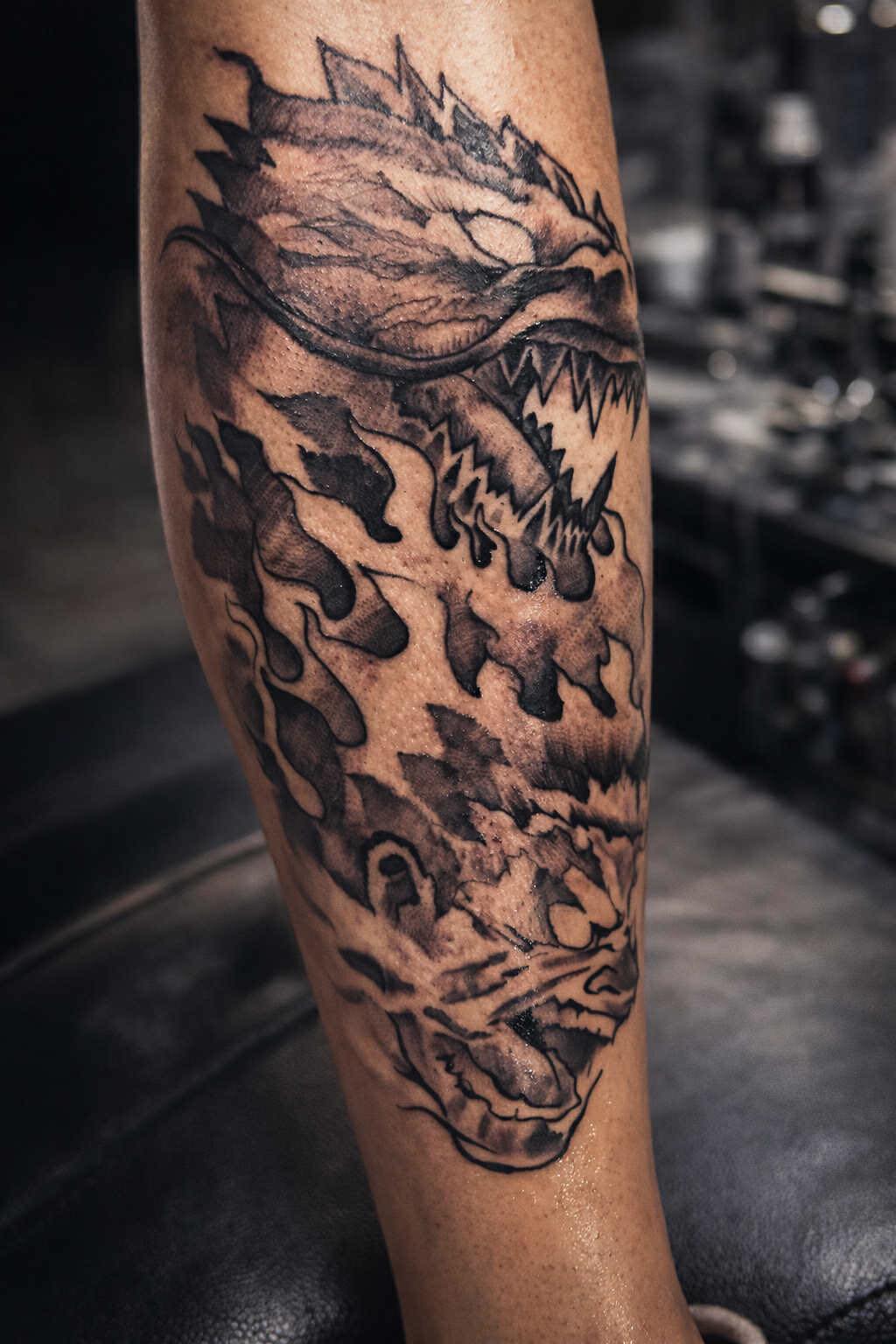 Tattoo by @gotha_chiquitraca — blackwork