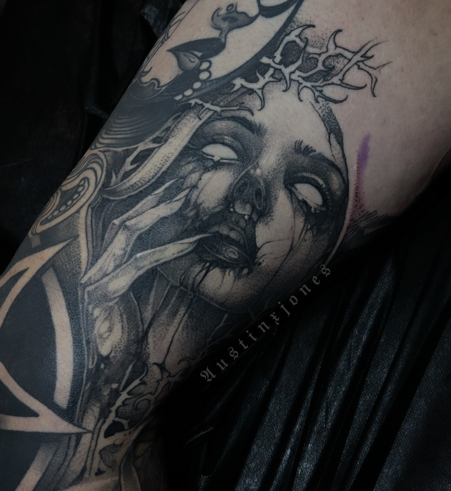 Woman's face realism tattoo on the forearm by 👻✦ 🅐🅤🅢🅣🅘🅝🅧🅙🅞🅝🅔🅢 ✦👻