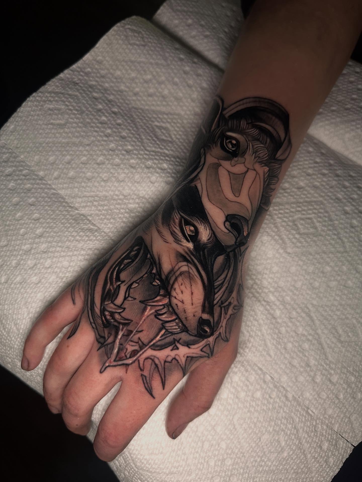 Wolf realism tattoo on the hand by Javier Rivera