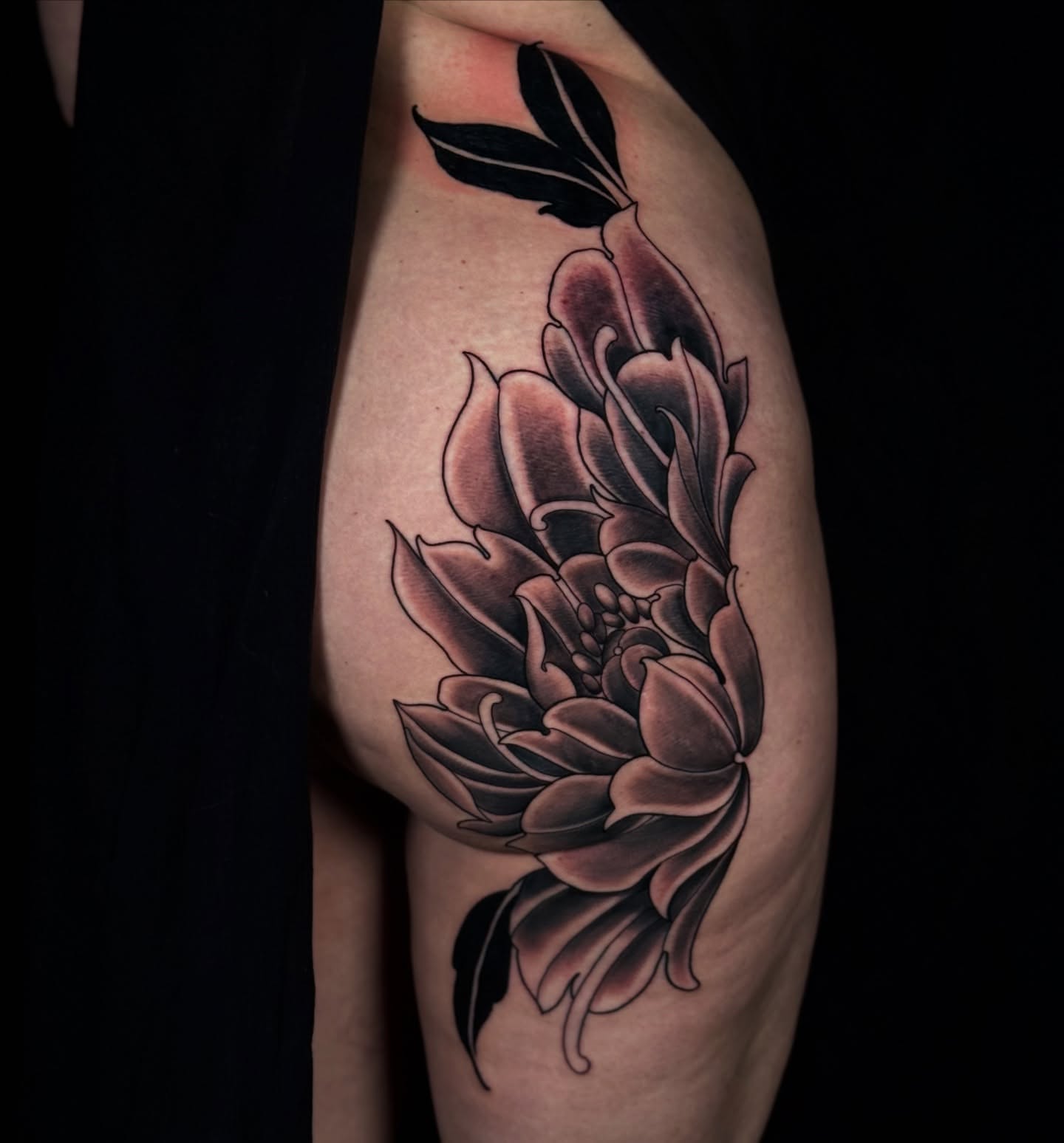 Flower black and grey tattoo on the thigh by 𝐊𝐄𝐋𝐒𝐄𝐘 𝐂𝐀𝐑𝐌𝐄𝐋𝐀