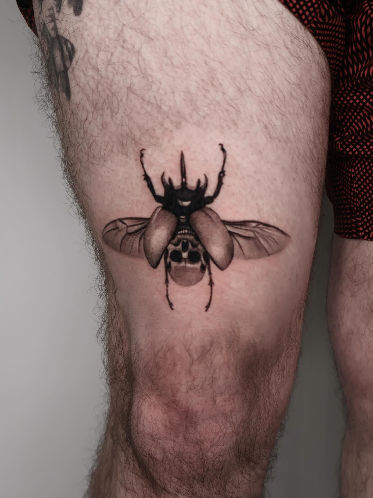 Scarab beetle realism tattoo on the thigh by Stephanie Pedraza