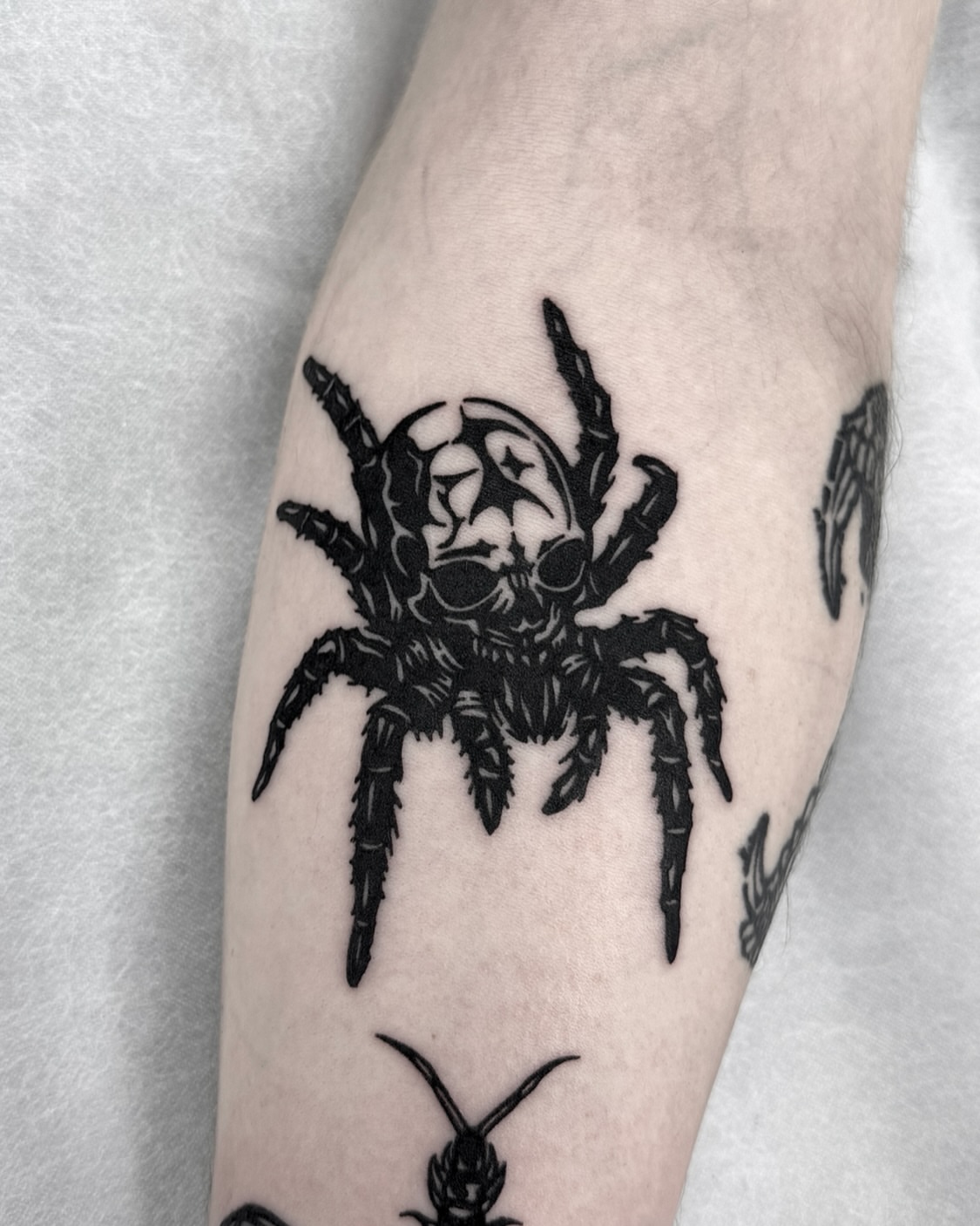 Tattoo by @roniblack_tt — black_and_grey
