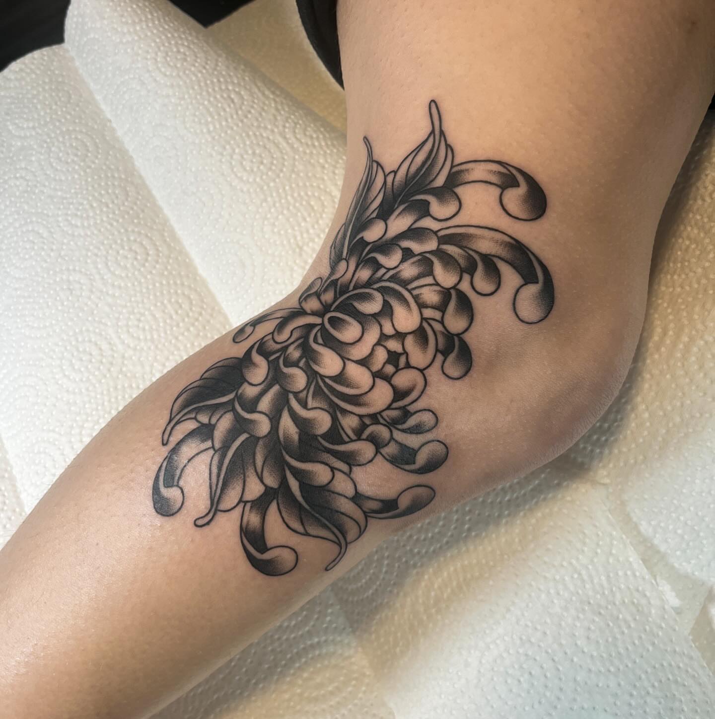 Tattoo by @ninarosatattoo — black_and_grey