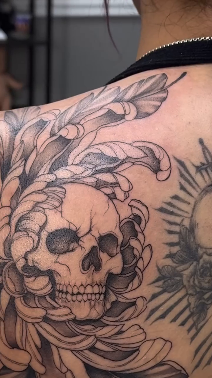 Skull and chrysanthemum realism tattoo by Mo Dinero🎰