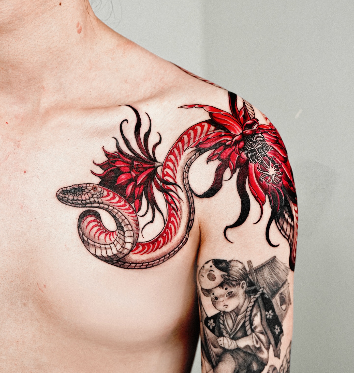 Snake and peony japanese irezumi tattoo on the shoulder by ๐
๐๐๐