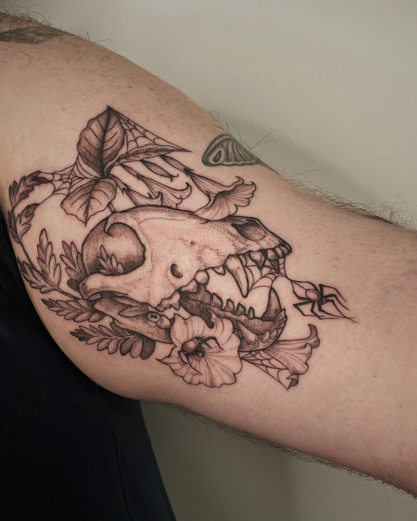Tattoo by @mikaylasuetattoo — black_and_grey, realism