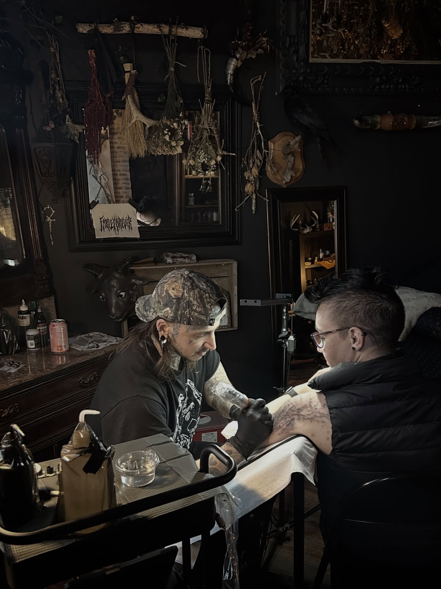 Tattoo artist American traditional tattoo on the upper arm by Jamie Draven 🐺