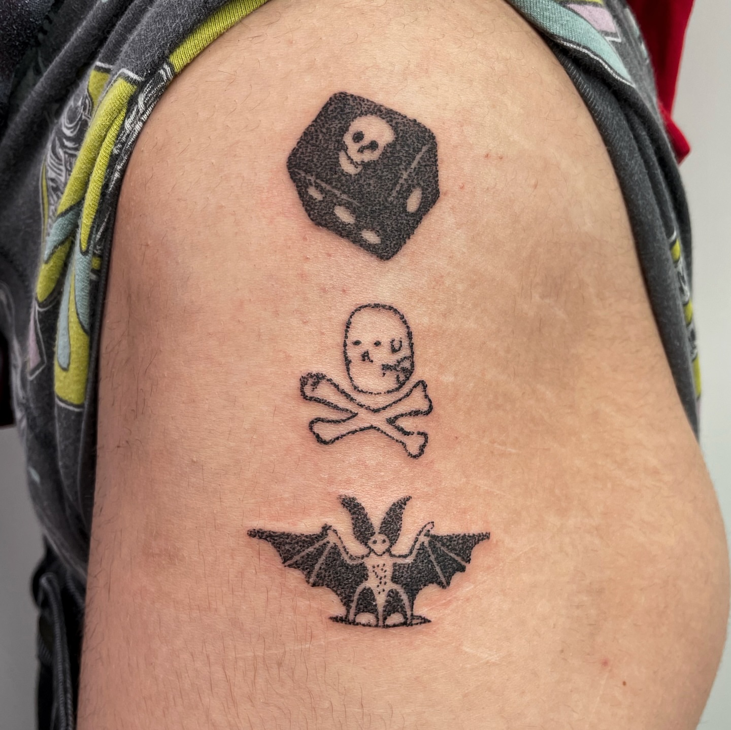 Skull and crossbones black and grey tattoo on the thigh by Joint Killer
