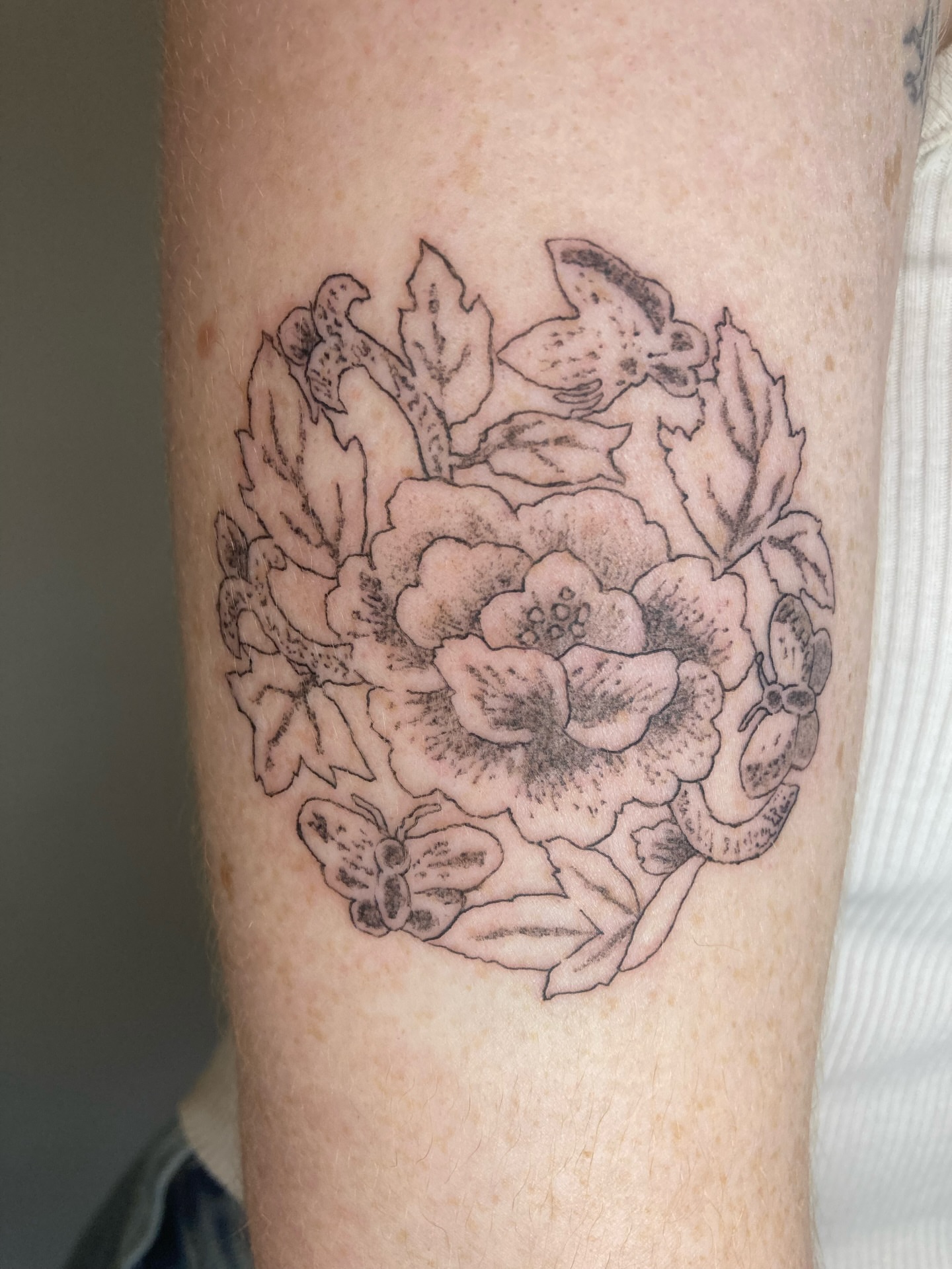 Floral bouquet black and grey tattoo on the forearm by 잡초
