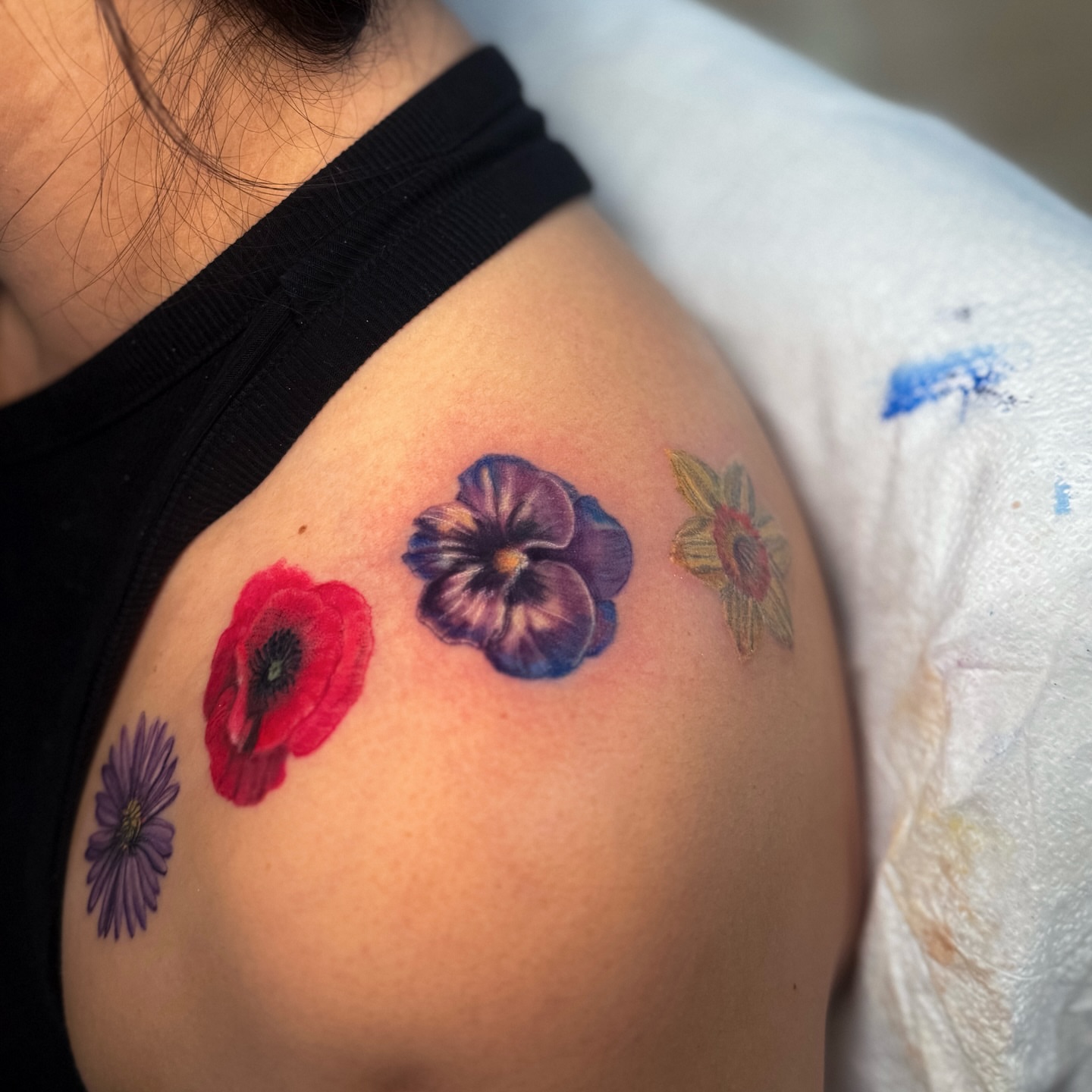 Flowers realism tattoo on the shoulder by 𝕀𝕣𝕚𝕤 𝔸𝕣𝕖𝕝𝕝𝕒𝕟𝕠