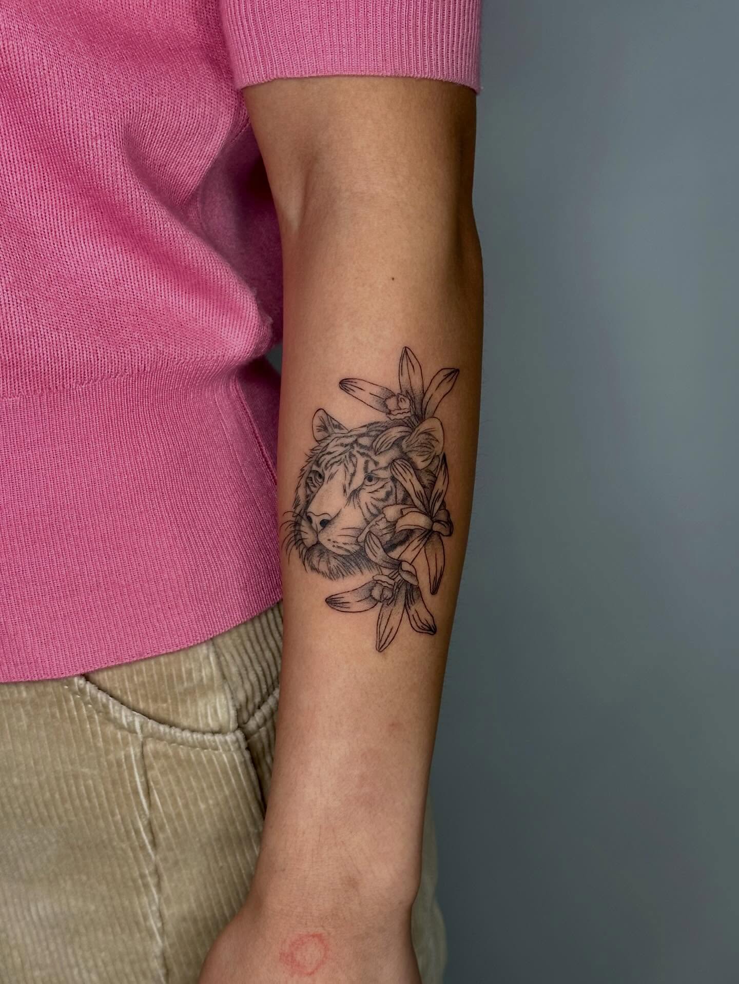 Lion and flowers black and grey tattoo on the forearm by 🌼Kristen Kooster Tattoos🌼