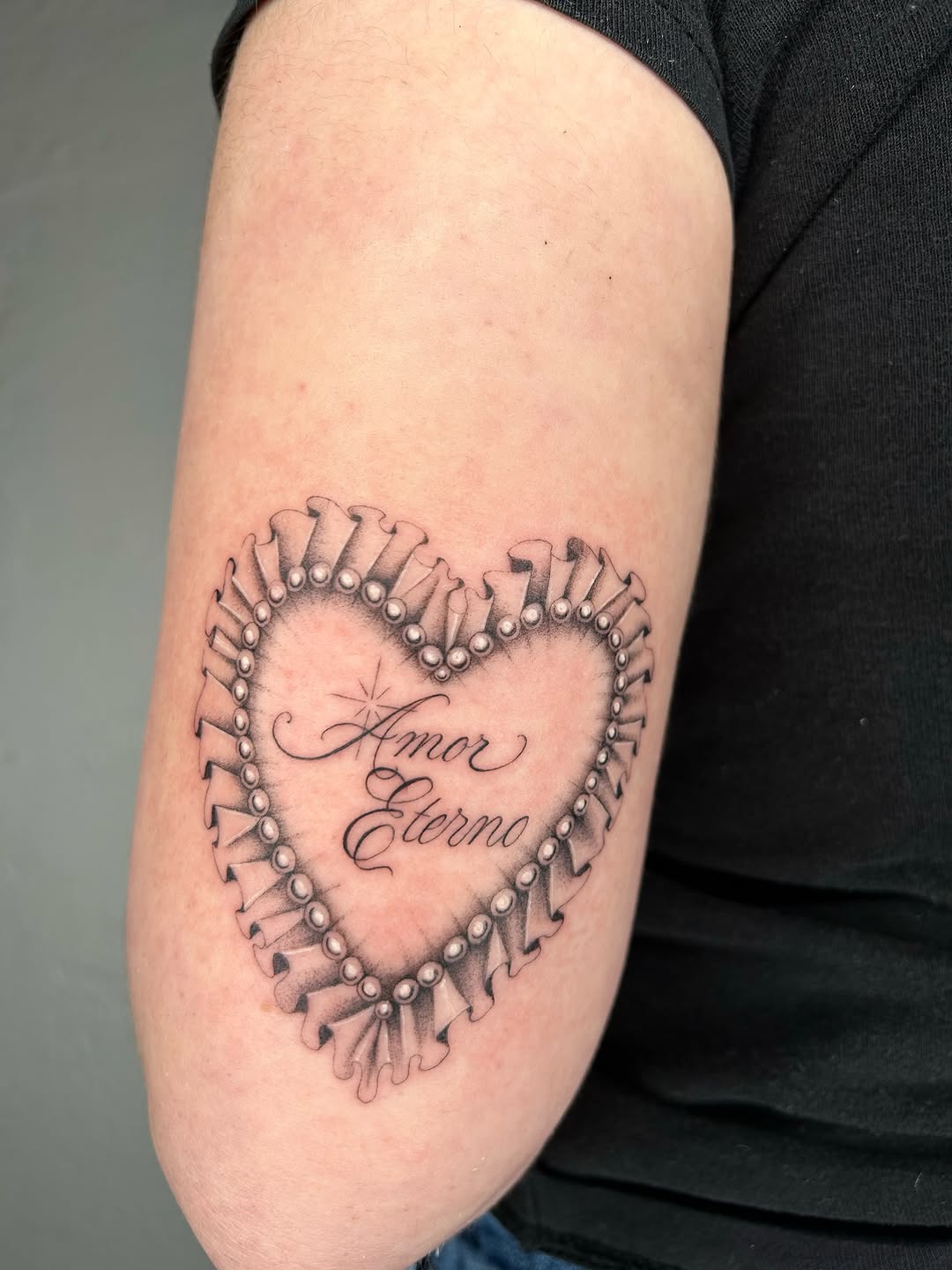 Tattoo by @tesnusa — lettering_script, black_and_grey