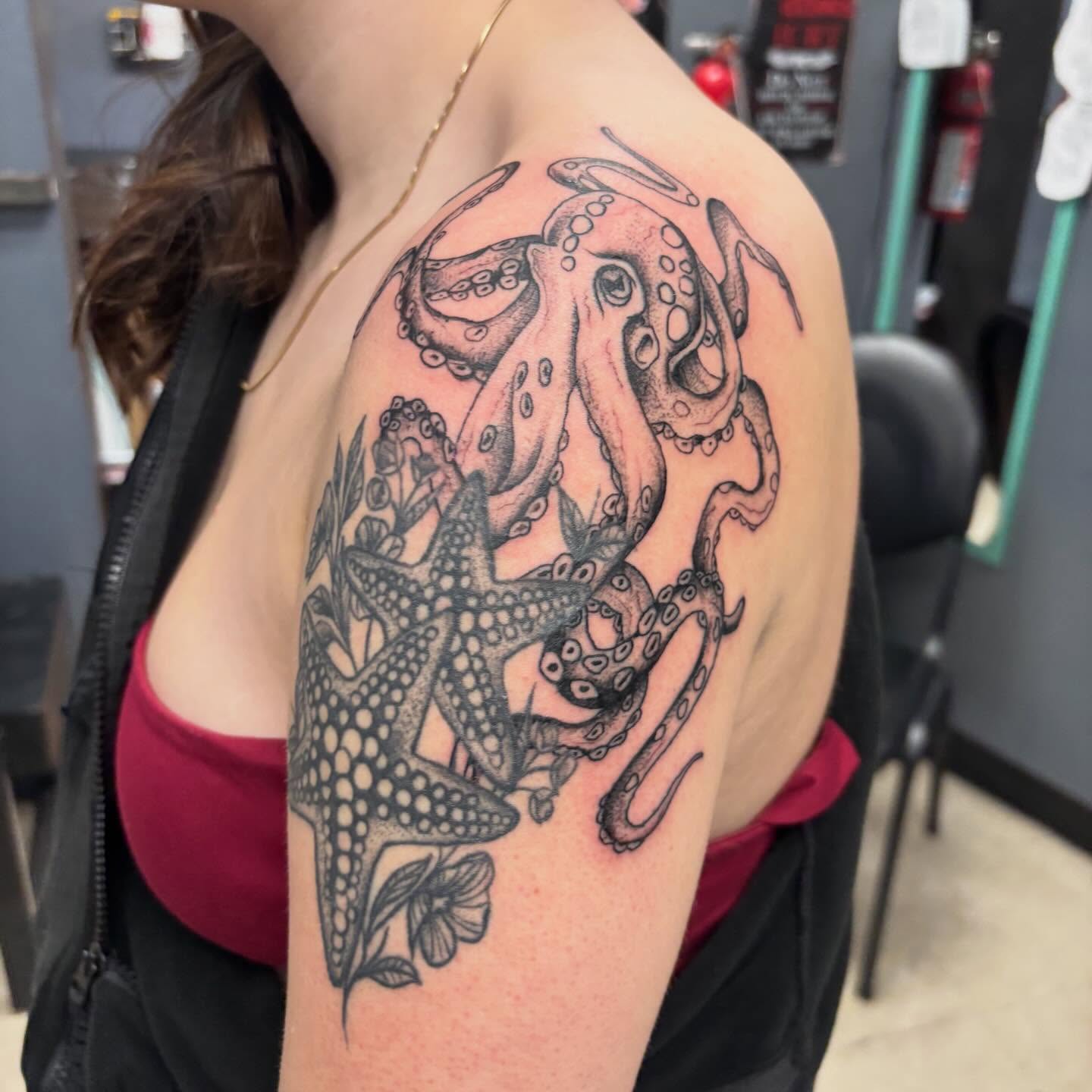 Tattoo by @thegonz541 β black_and_grey