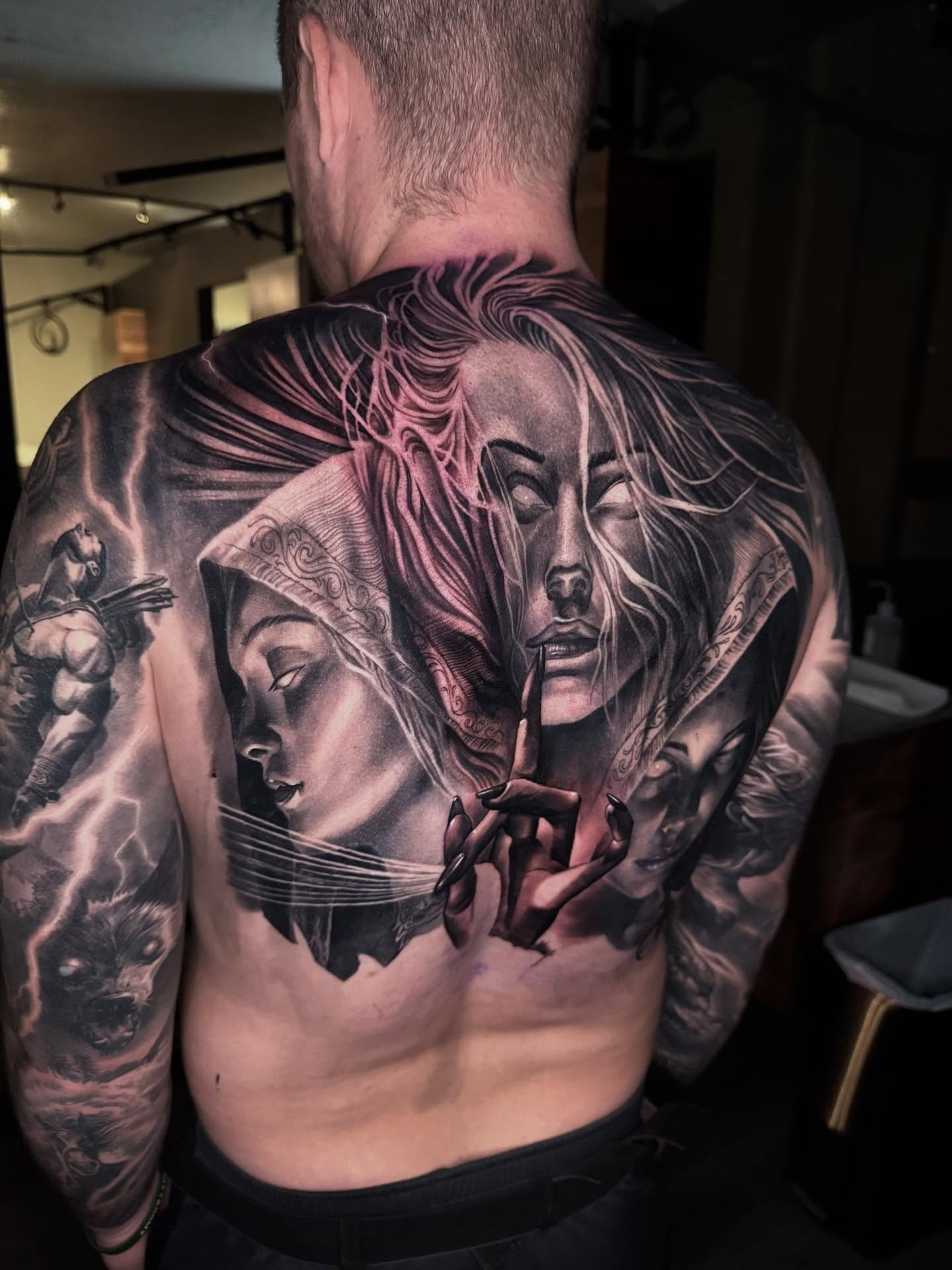 Female faces realism tattoo on the back by Preston
