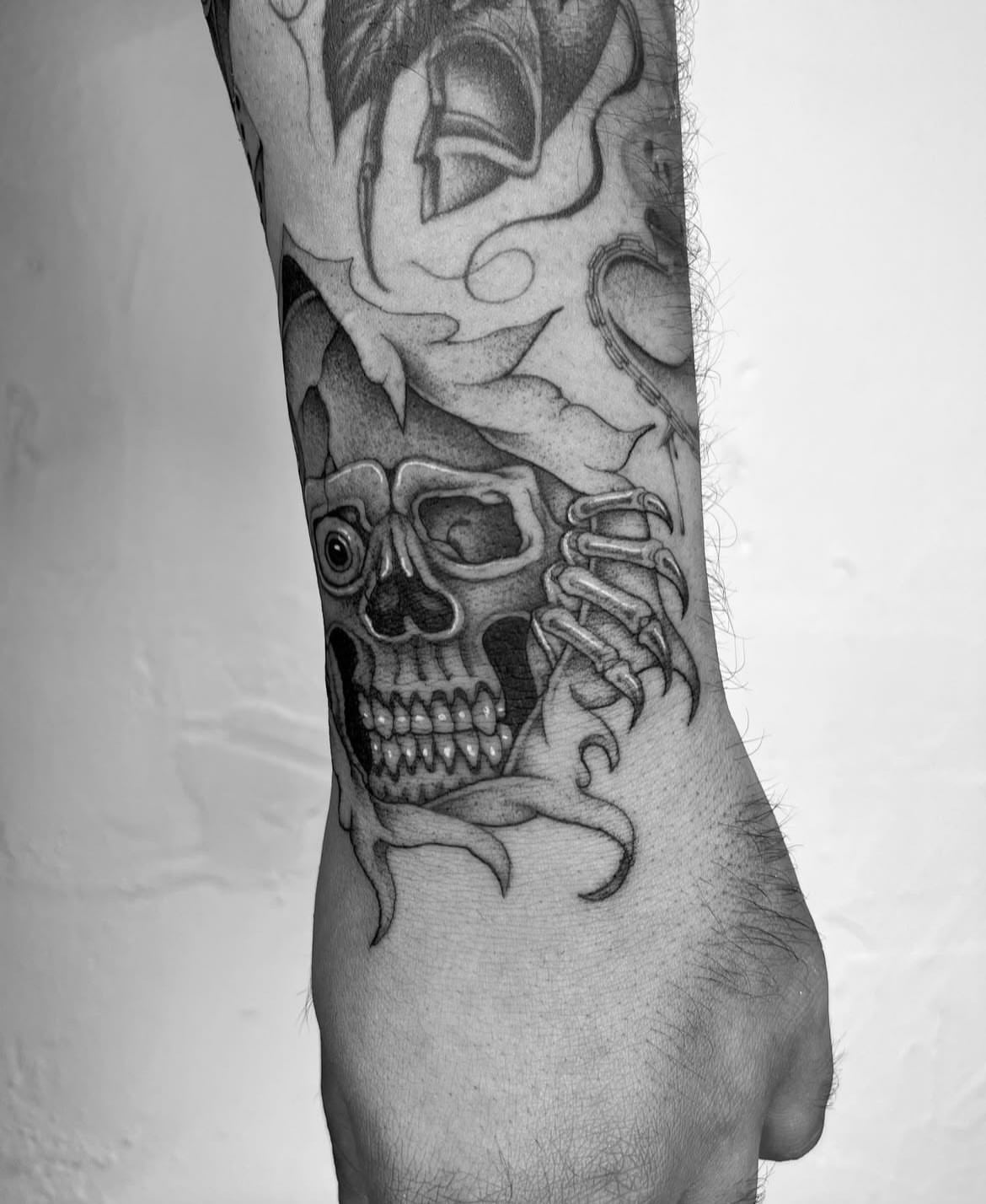 Tattoo by @derosario__ — black_and_grey, realism
