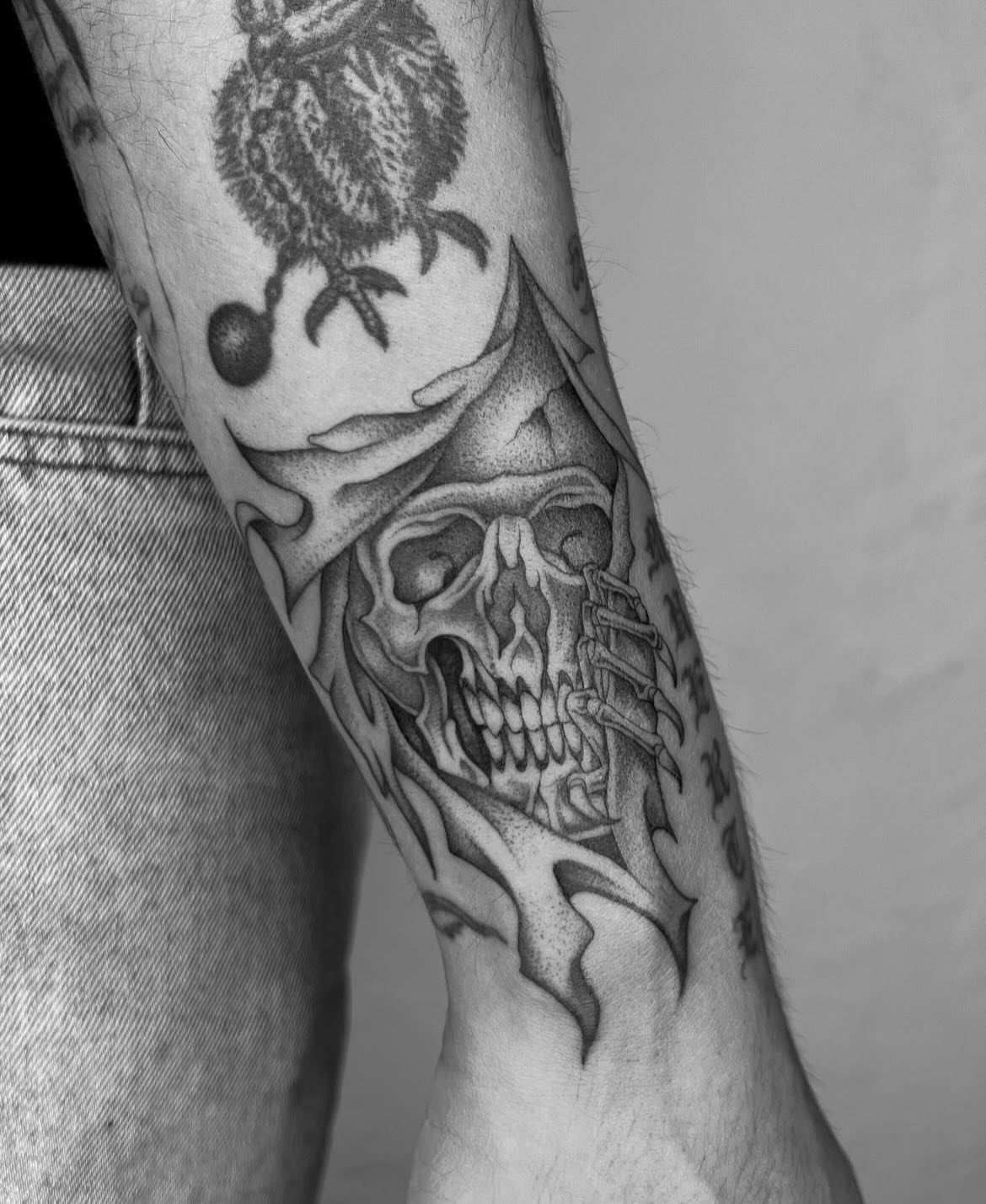 Tattoo by @derosario__ — black_and_grey, realism
