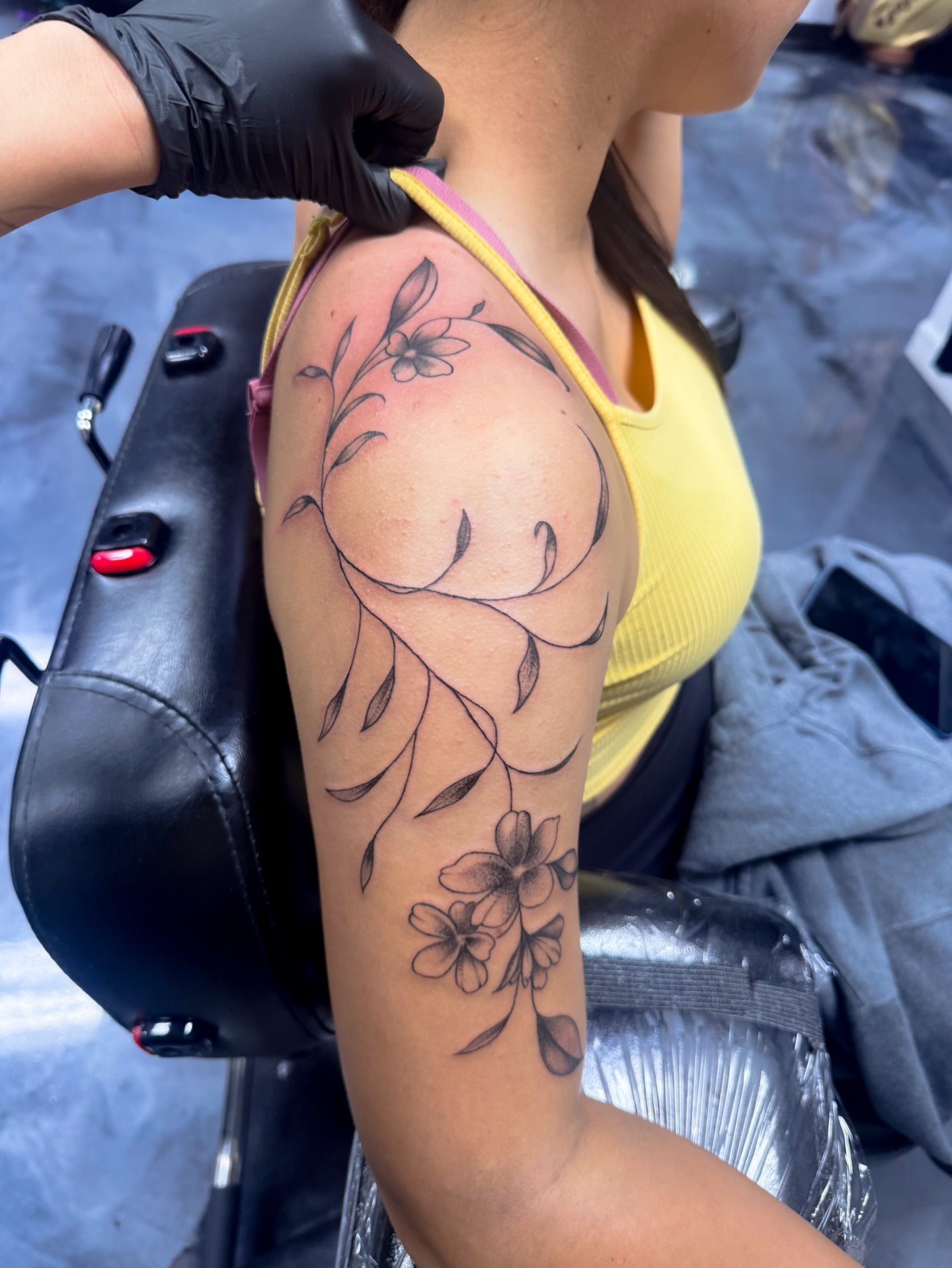 Floral vine black and grey tattoo on the shoulder by Marie Amor🌙