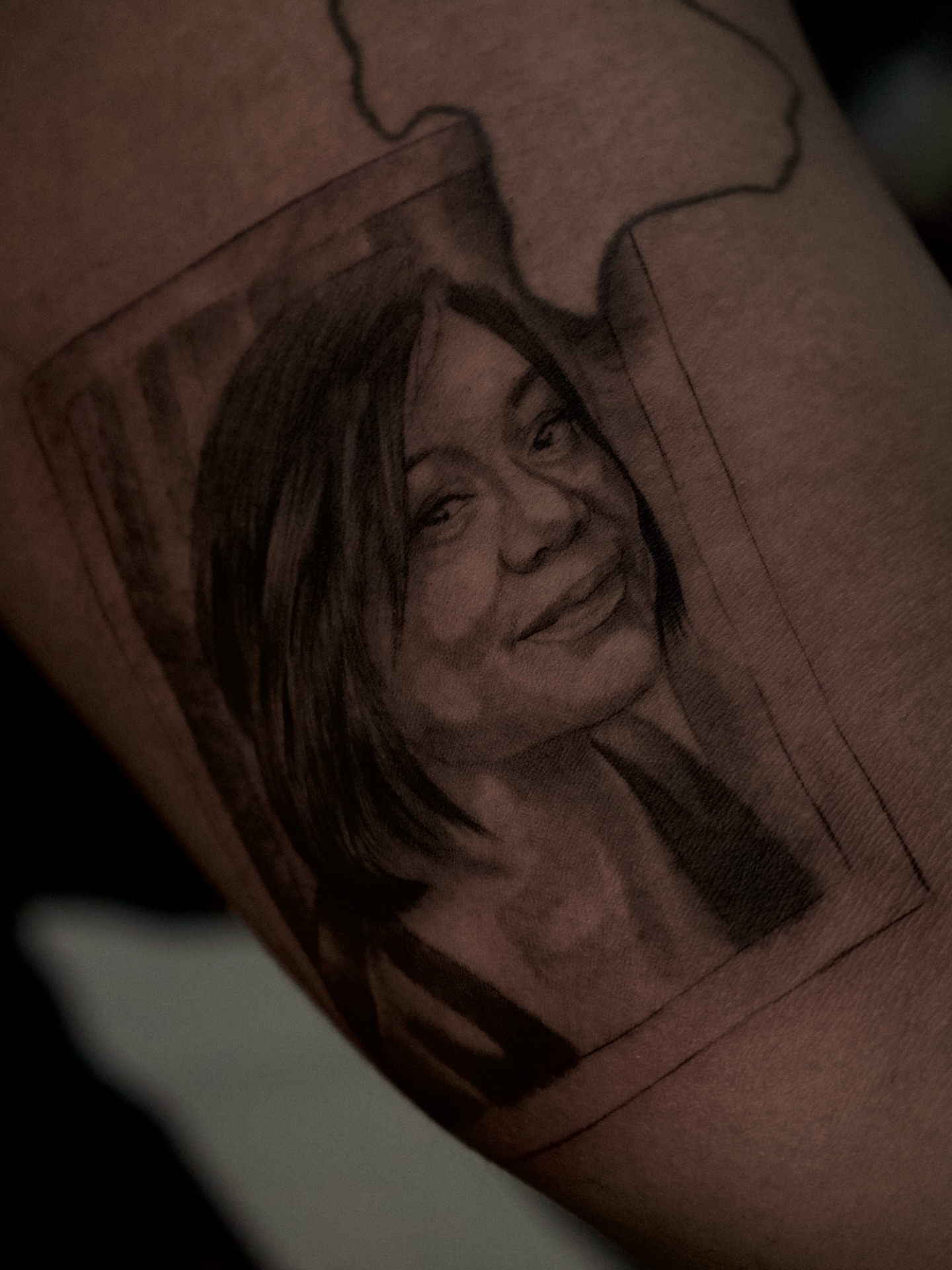 Portrait realism tattoo on the forearm by R O M y R I N C Ó N