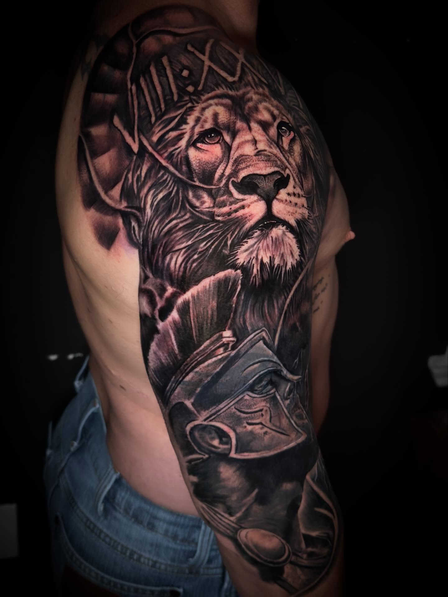 Lion realism tattoo on the shoulder by Eric Zuluaga