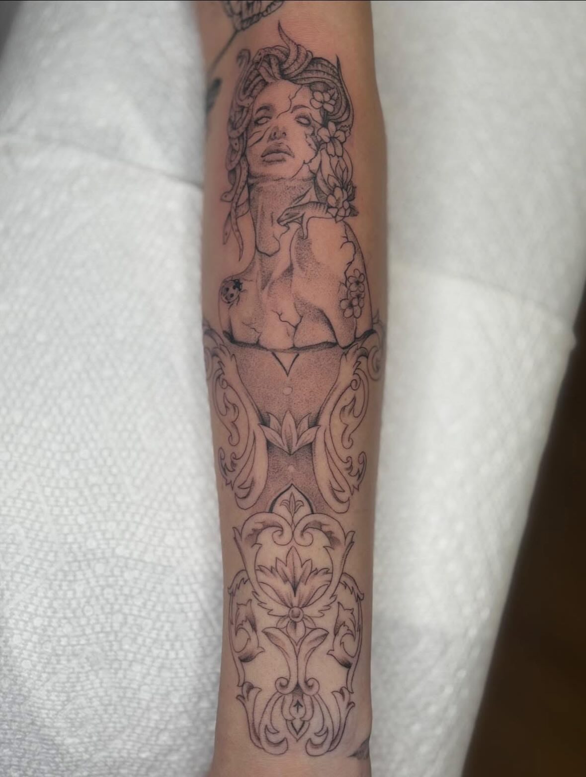 Woman with floral motifs dotwork tattoo on the forearm by Harley Lane ๐ซ