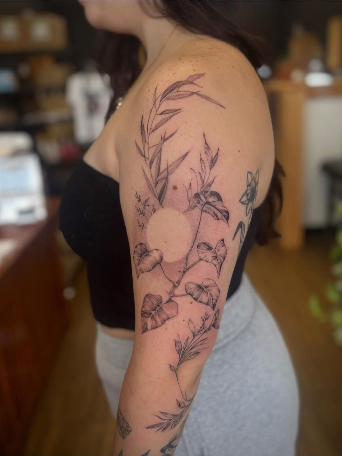 Botanical fine line tattoo on the shoulder by Harley Lane ๐ซ